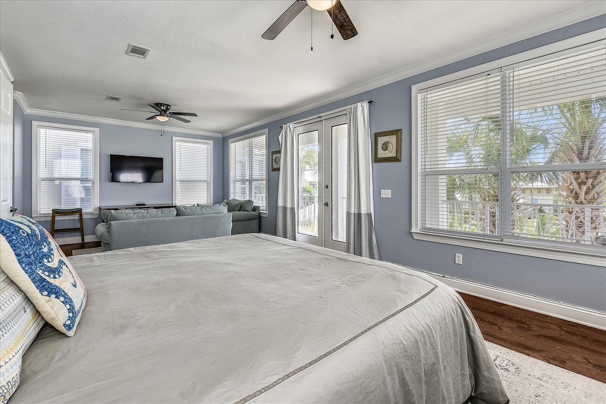 2nd Floor Primary  Suite - King Bed