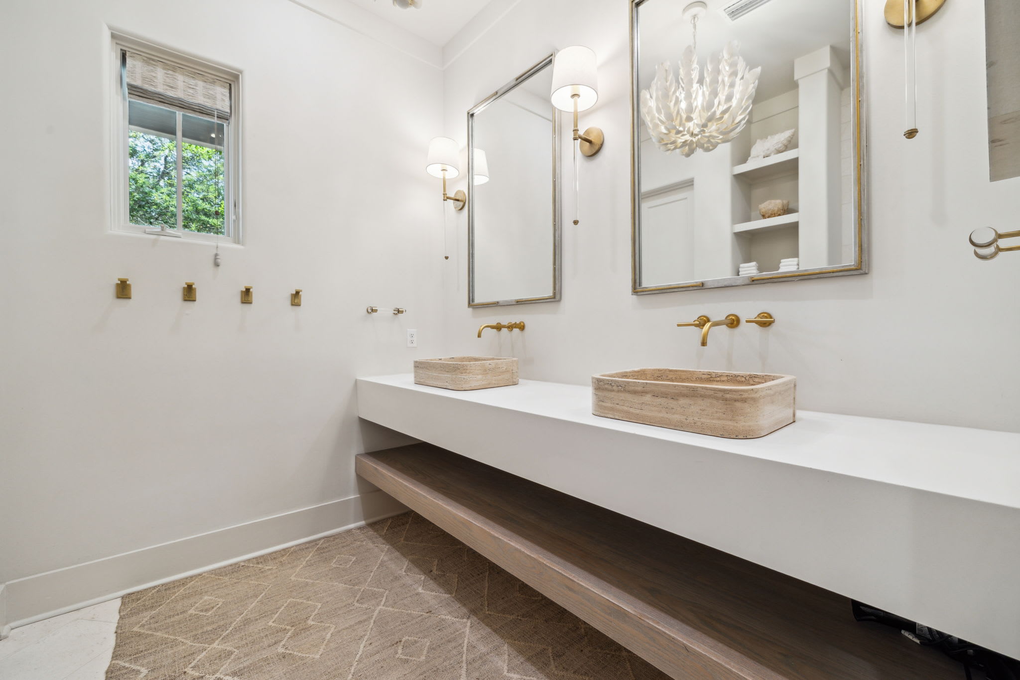 Primary King En-Suite - Dual Vanities