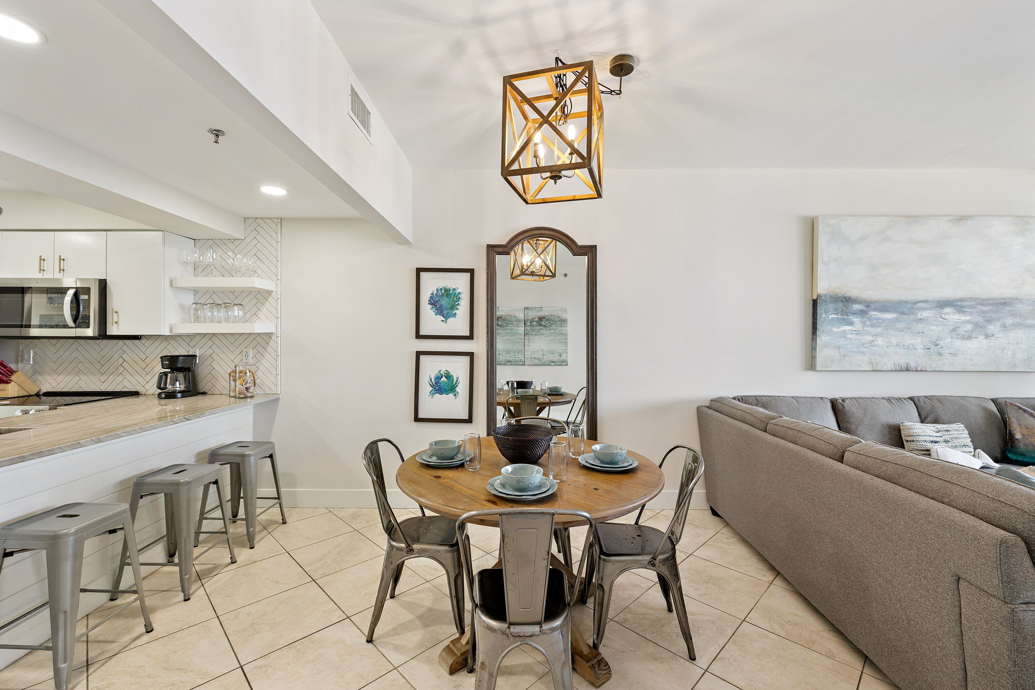 Dining Area with Seating for 4!