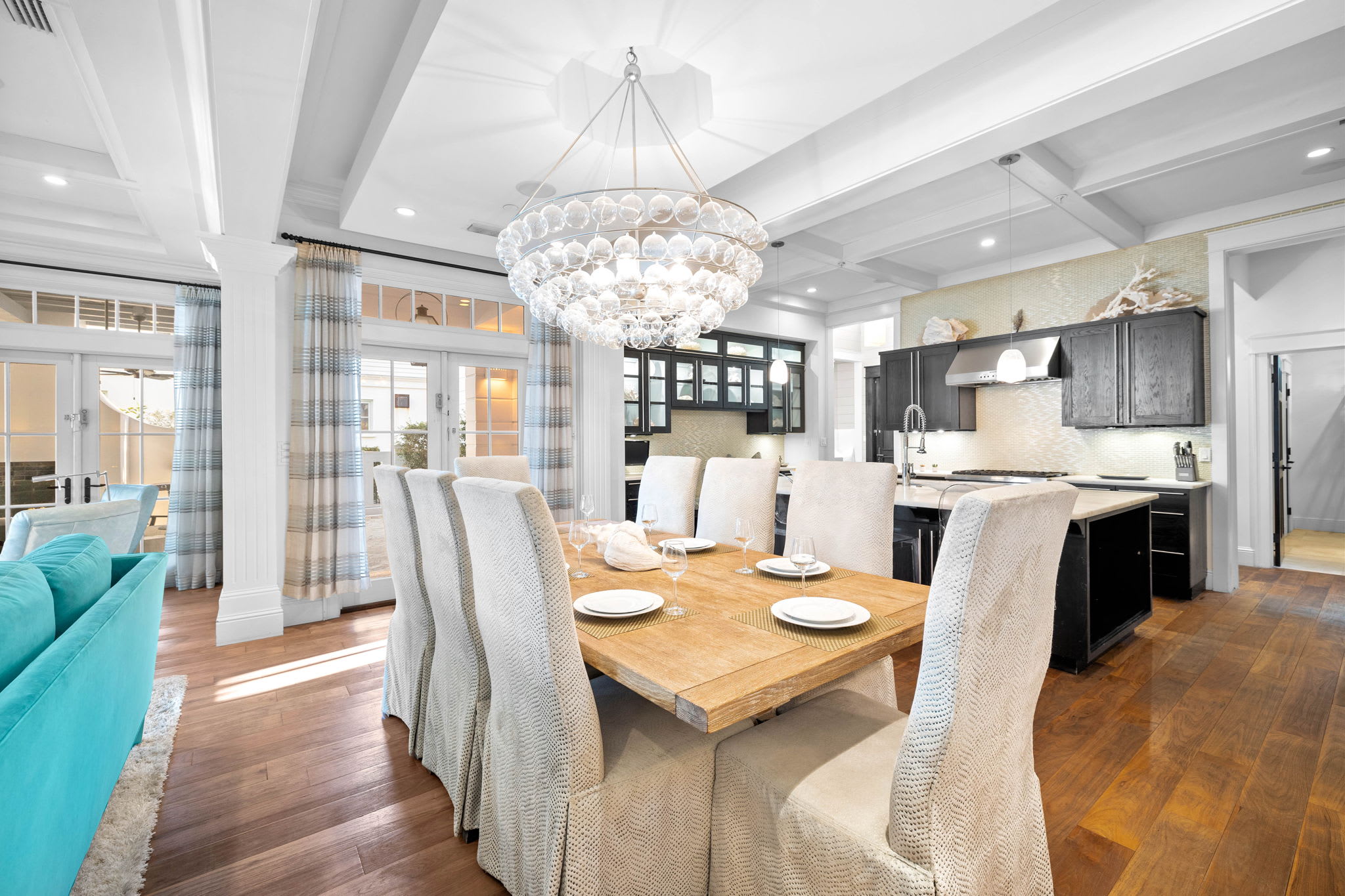 Dining Room - Seating for 8!