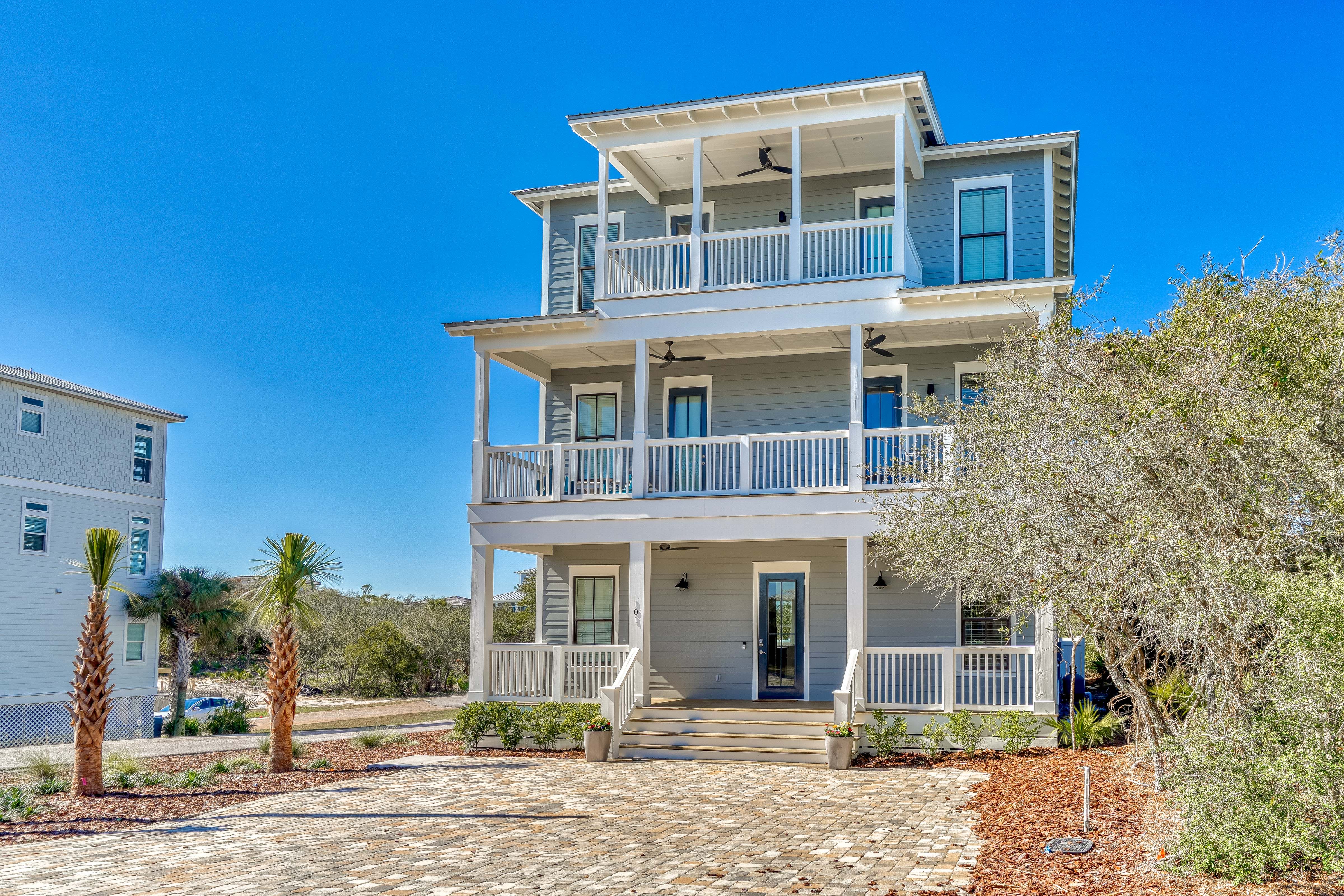 'Ocean's Eight' Offers Driveway Parking for 5 Vehicles