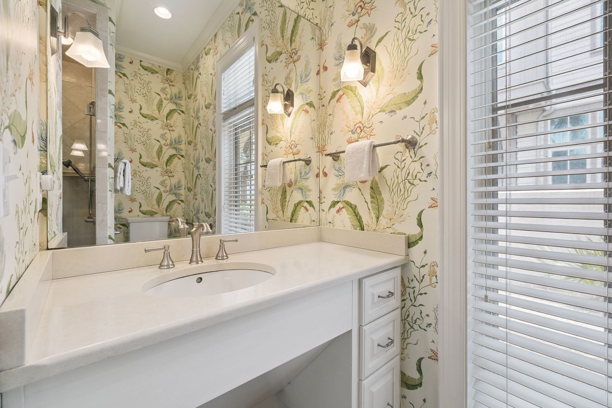 Primary King En-Suite - Single Vanity