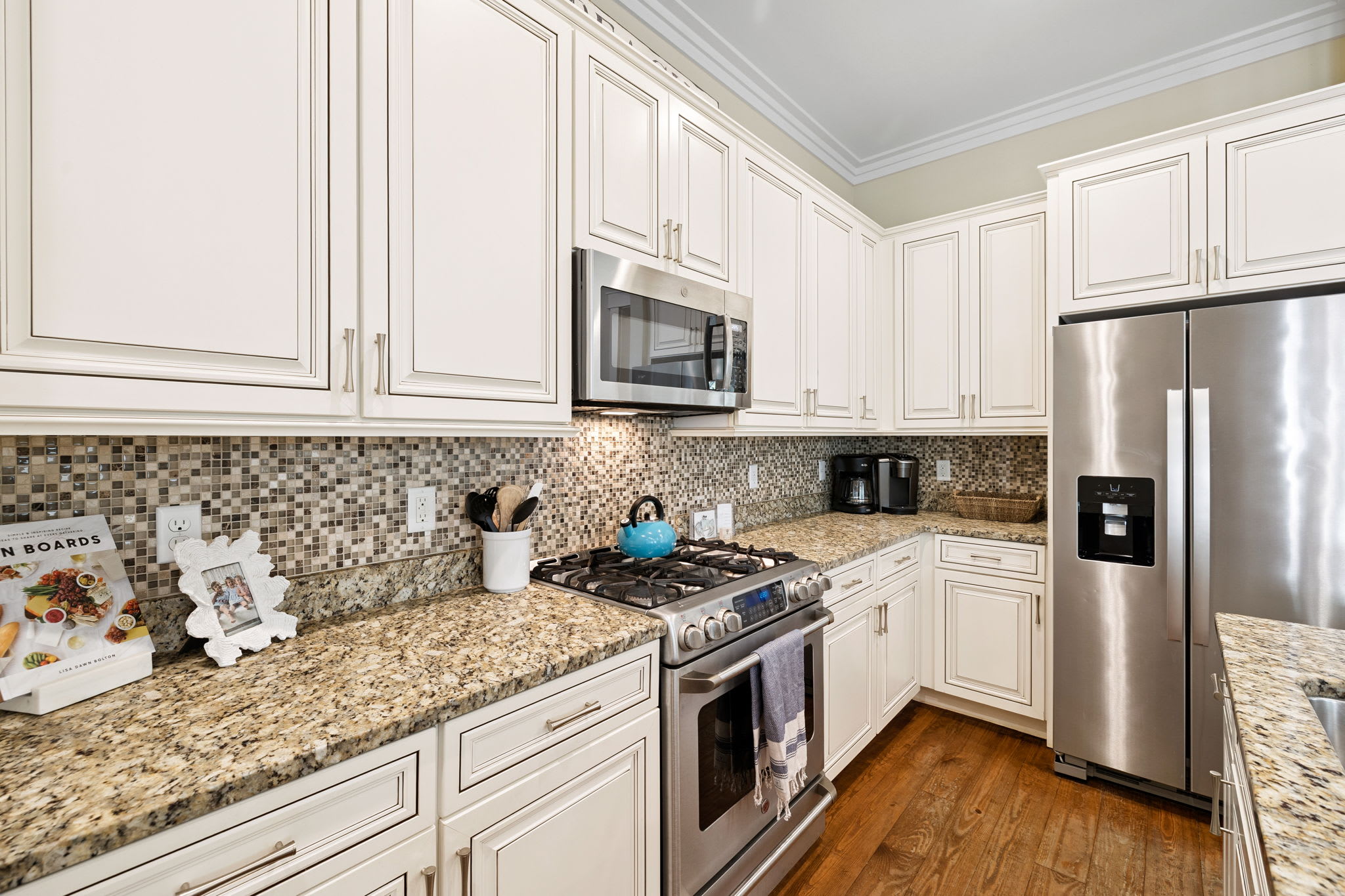 Fully Equipped with Stainless Steel Appliances