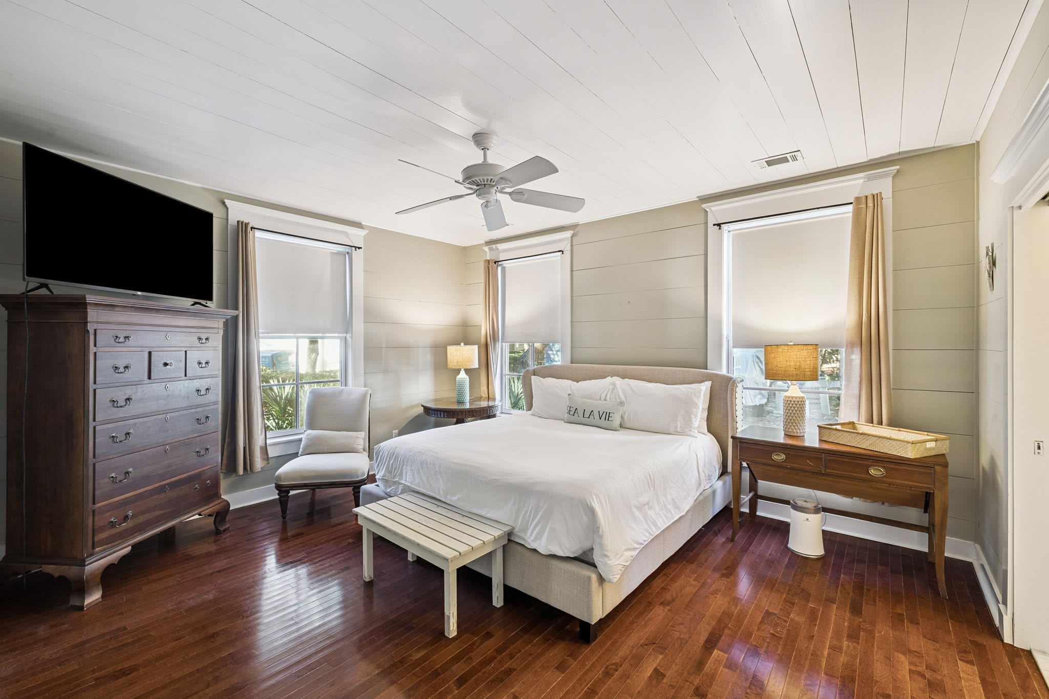 1st Floor - King Guest Suite