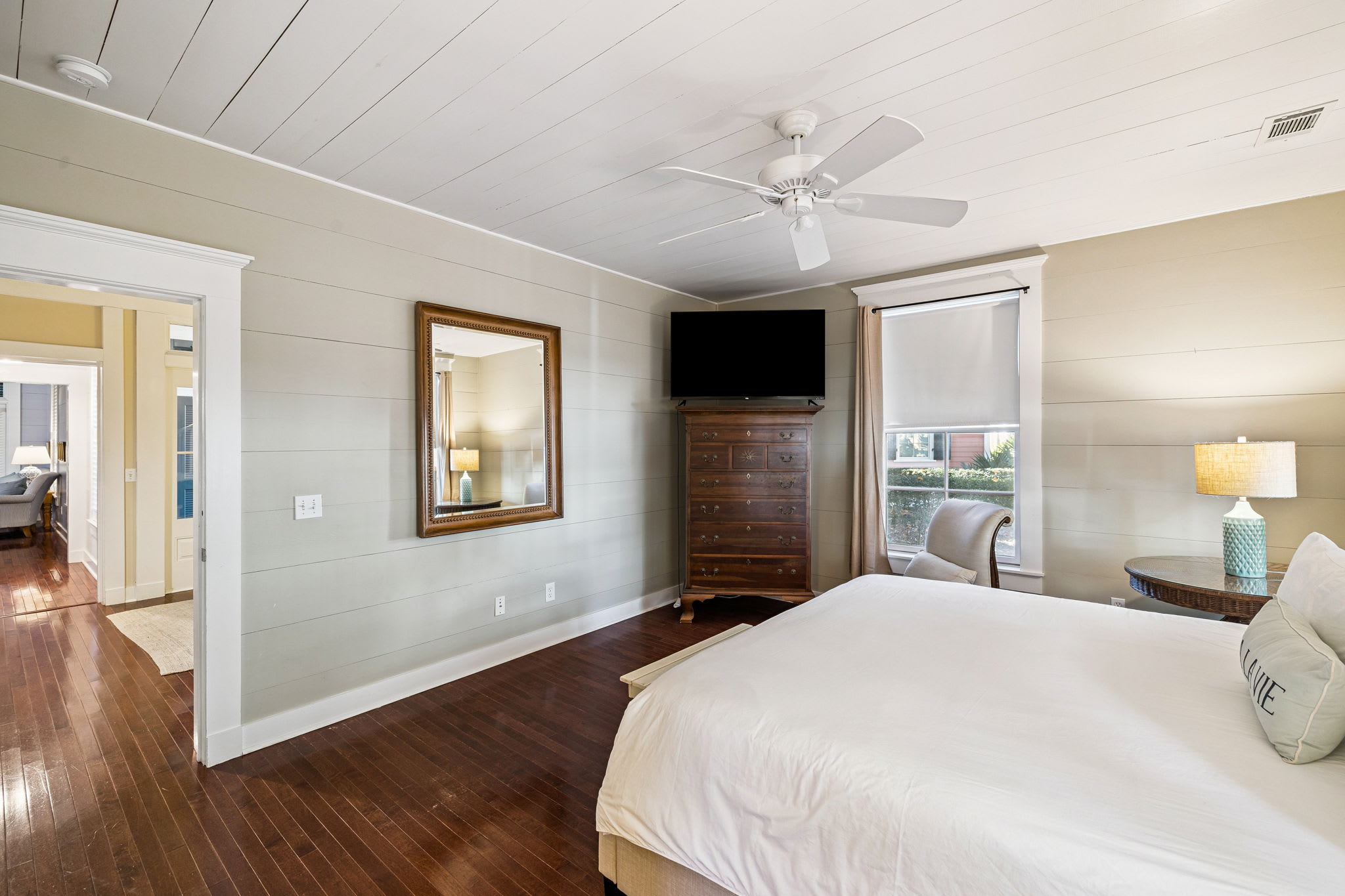 King Guest Suite - Equipped with a Flat-Screen TV