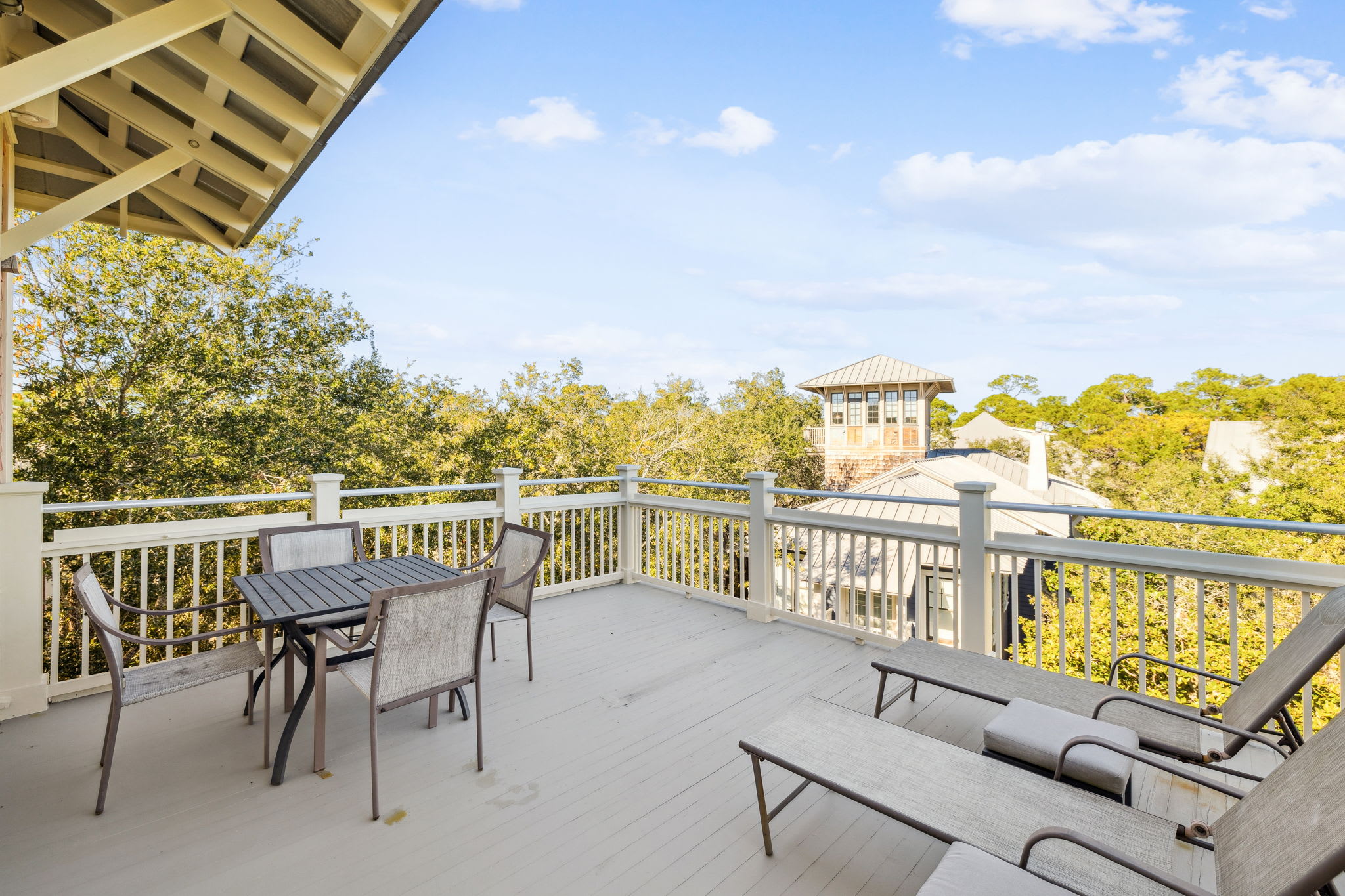 Enjoy Al Fresco Dining for 4 on the 3rd Floor Balcony!
