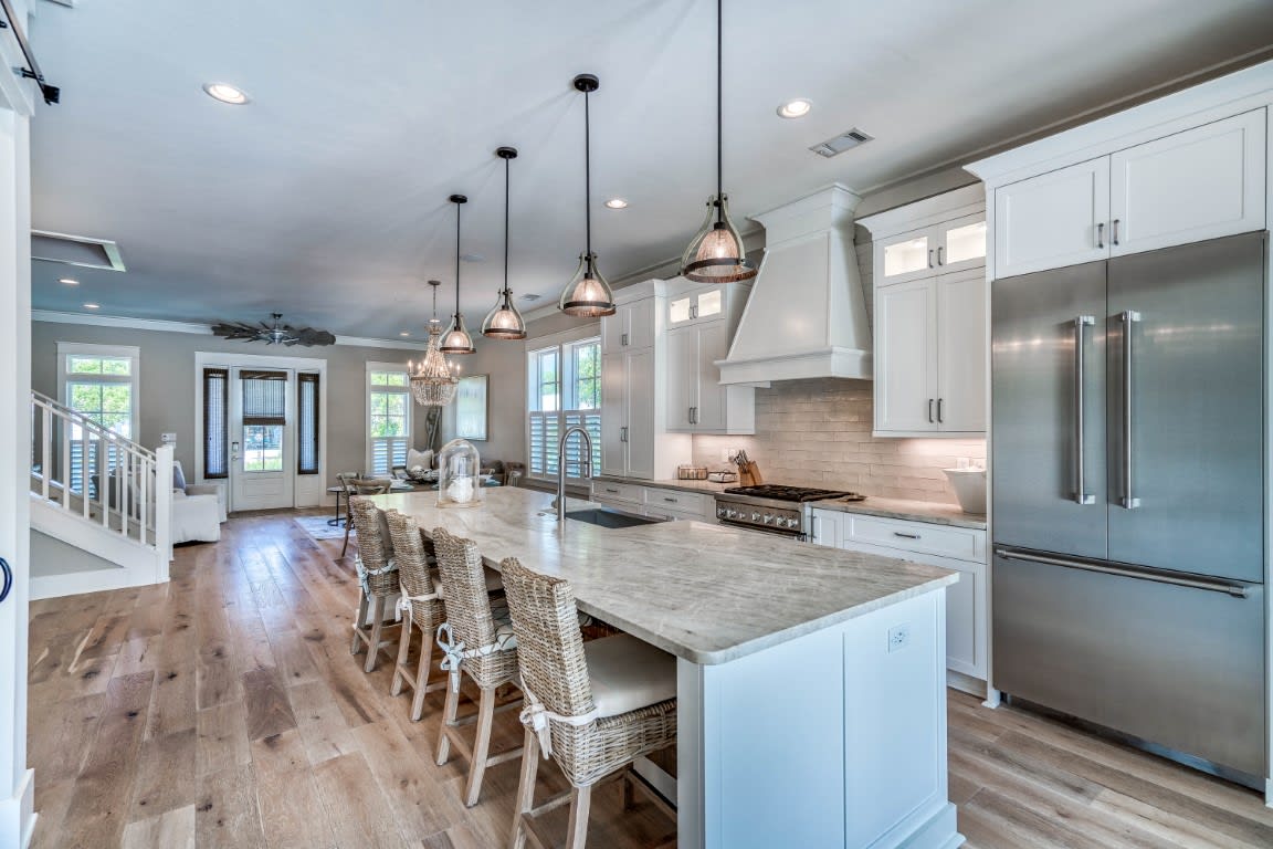Kitchen - Well Equipped Kitchen with High End Appliances