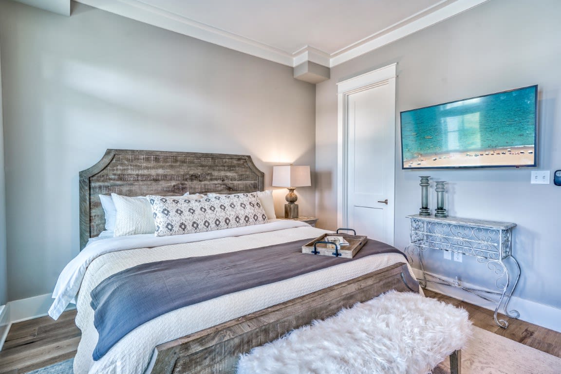 2nd Floor Guest Suite - King Size Bed