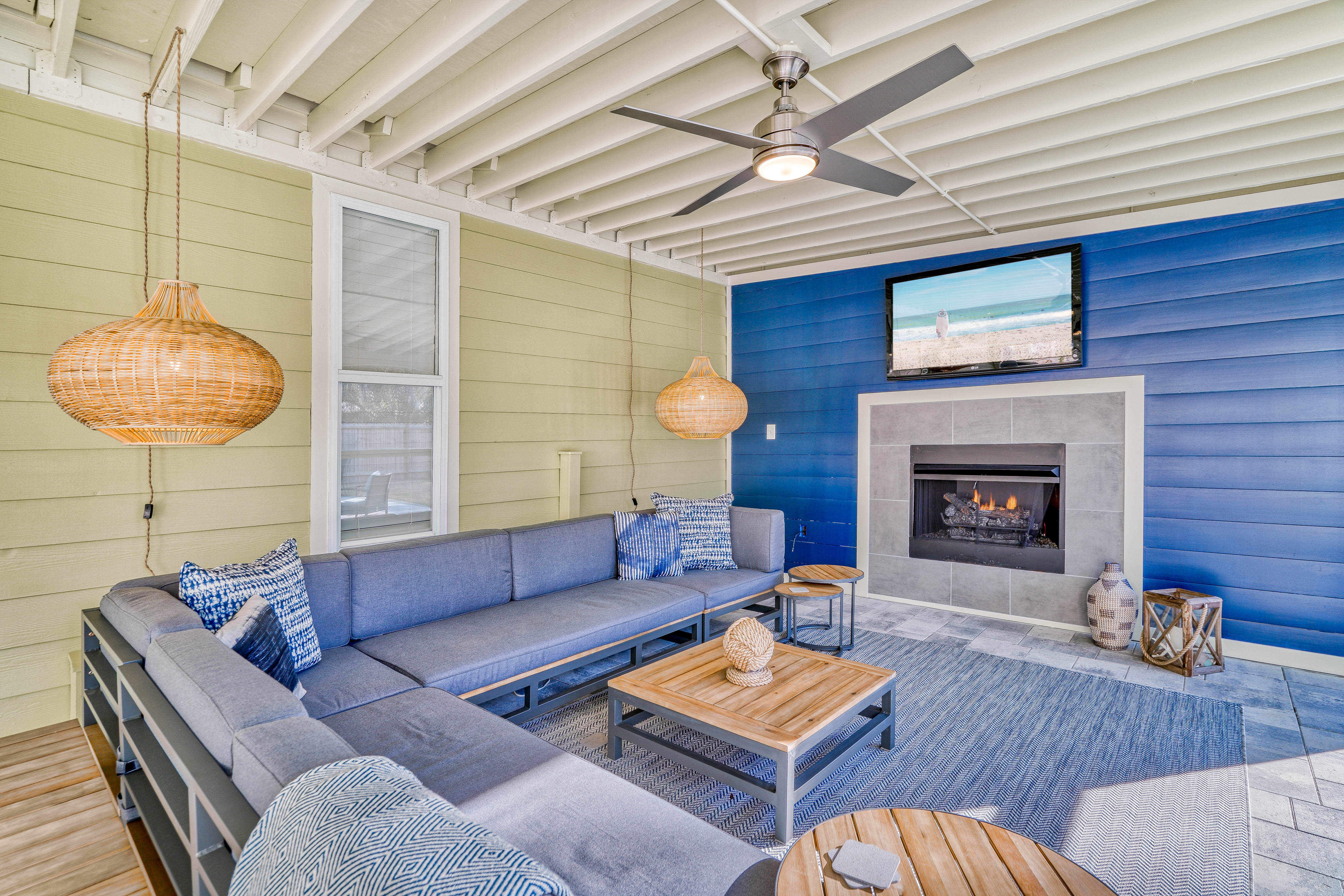 Screened-in Patio - Complete with a Large Flat Screen TV