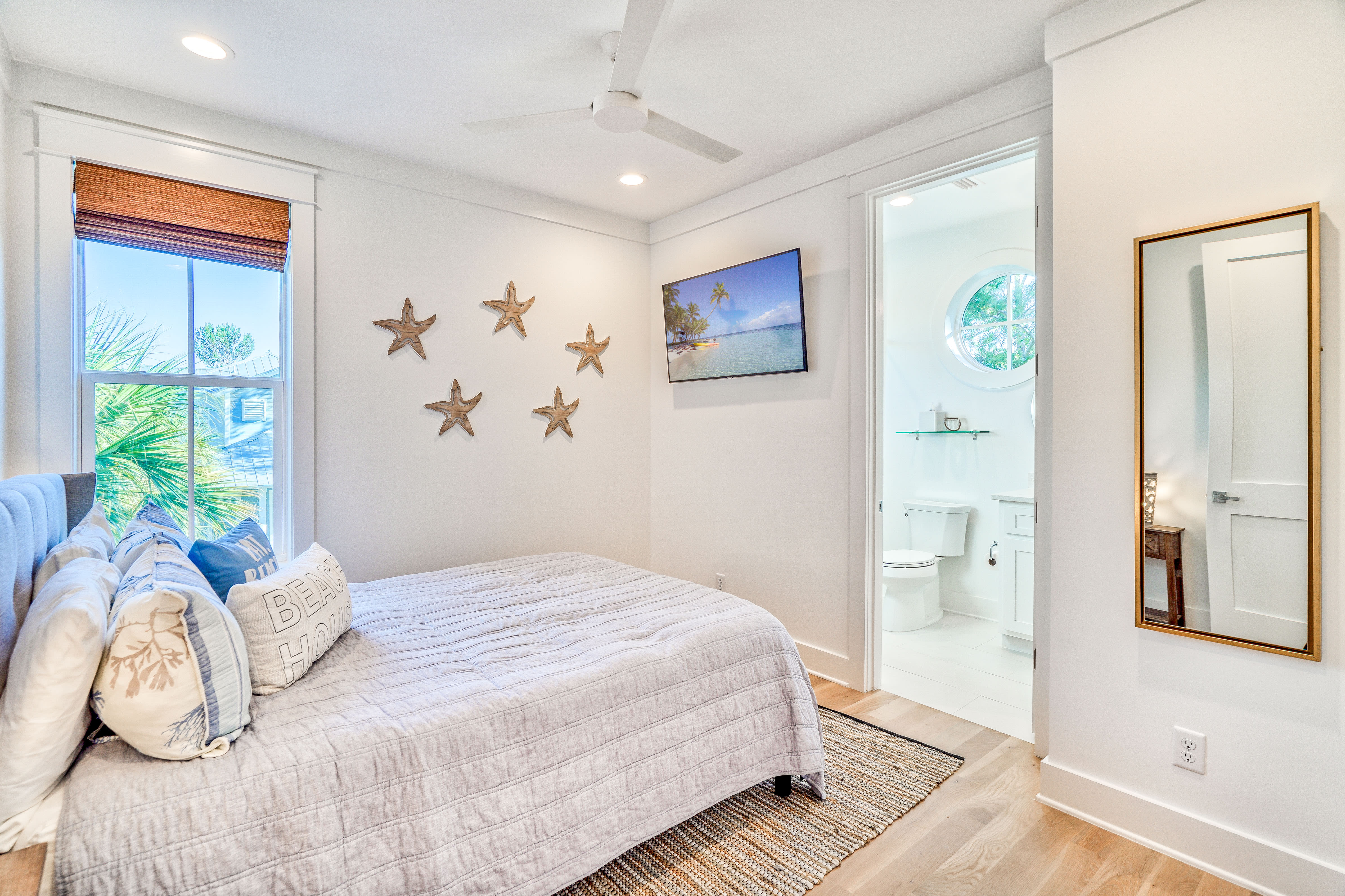 Queen Guest Suite - Equipped with a Flat-Screen TV