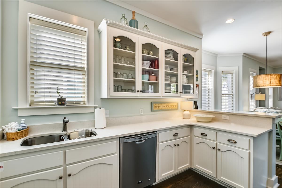 Dining - Complete with a Wet Bar