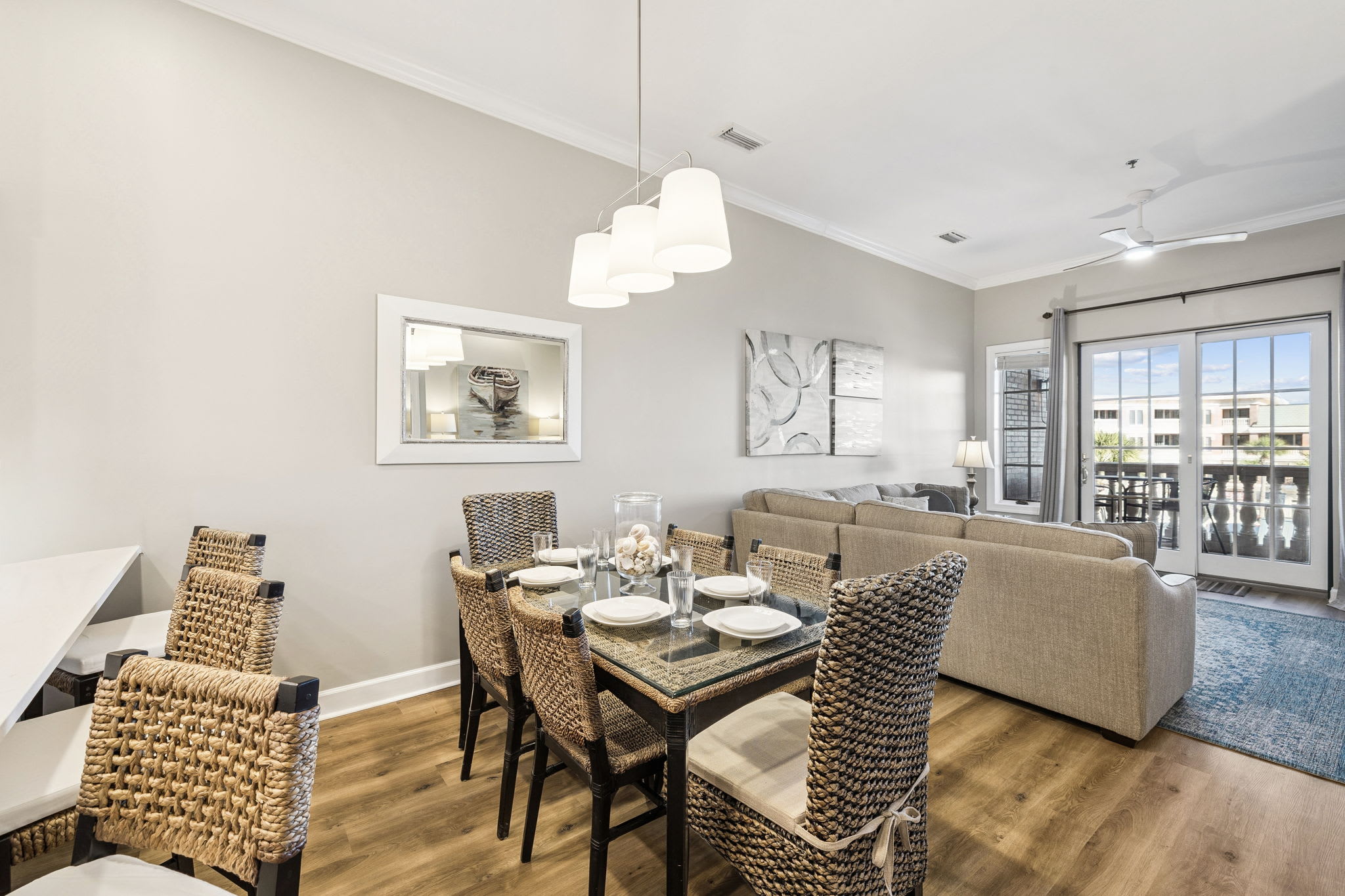 Enjoy a Quick Bite or Gourmet Dinners in the Dining Area - Seating for 6