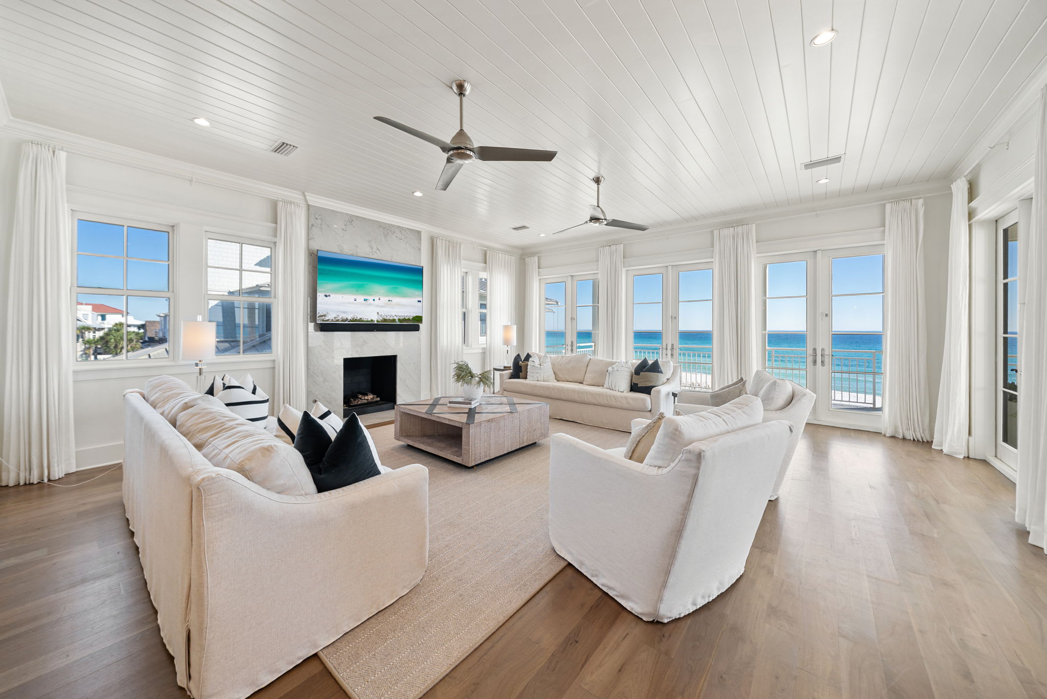 Expansive Living Area with Gulf-Front Views!