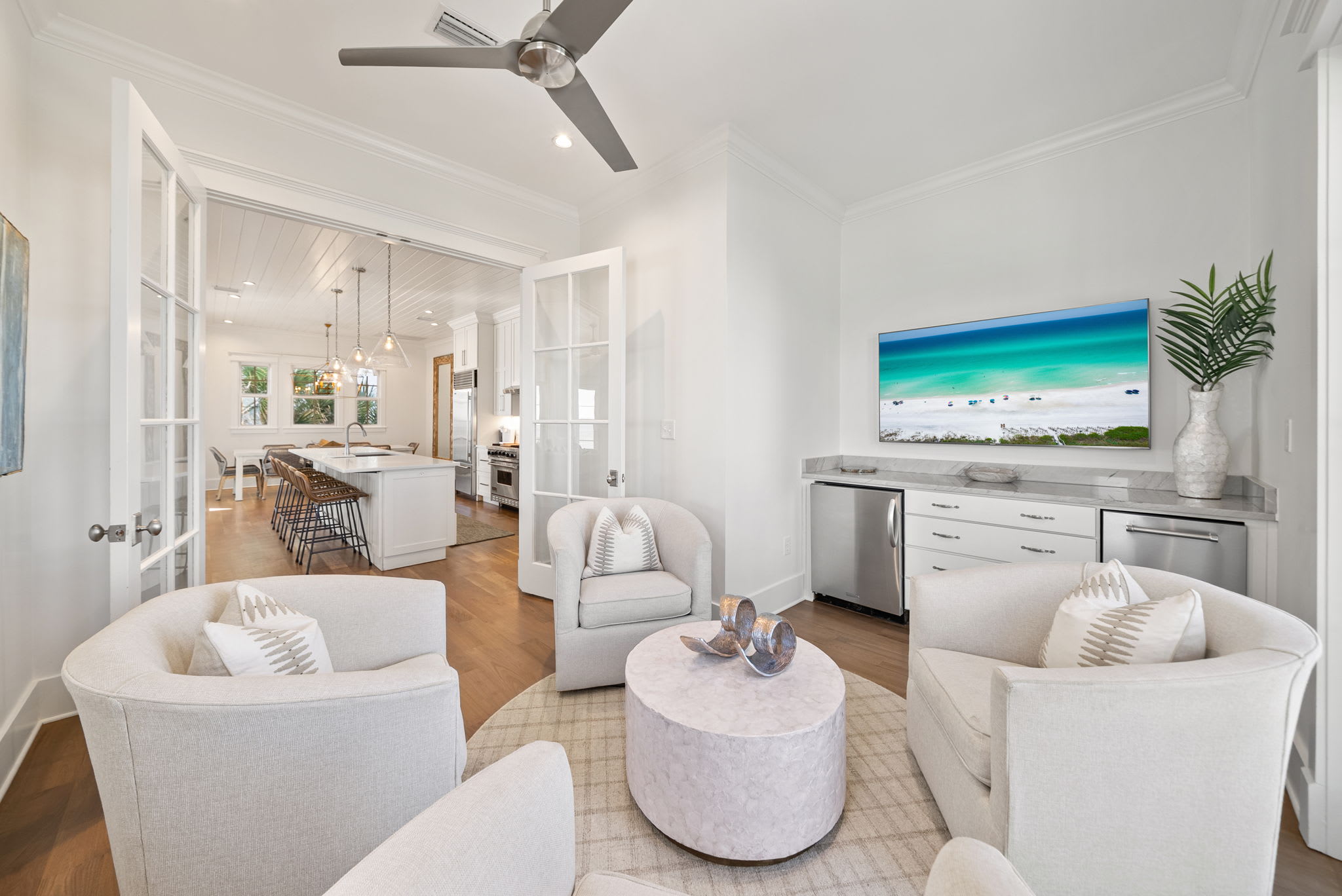 2nd Floor Sitting Area - Flat-Screen TV, Mini Fridge & Ice Maker