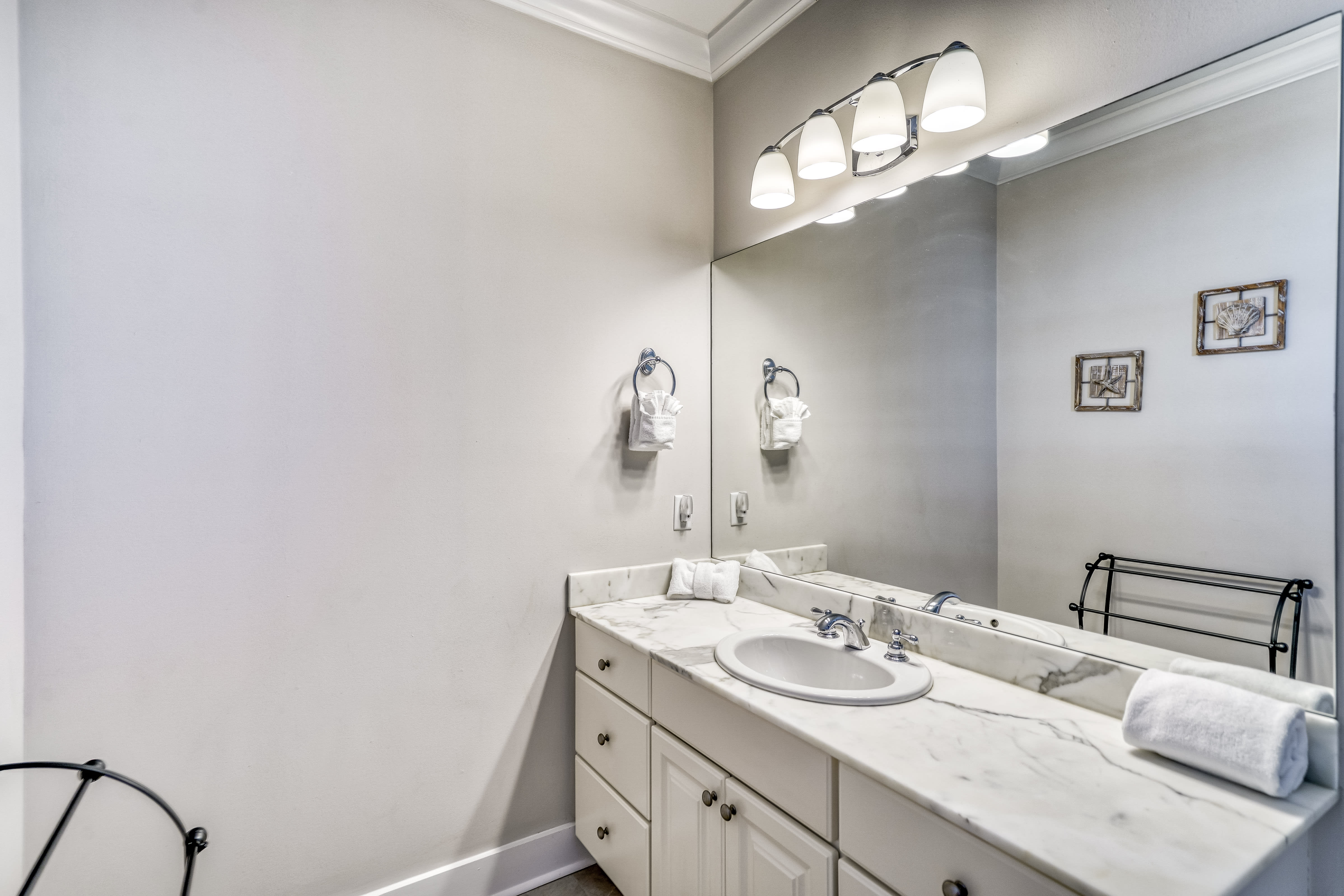 2nd Floor - Primary En Suite