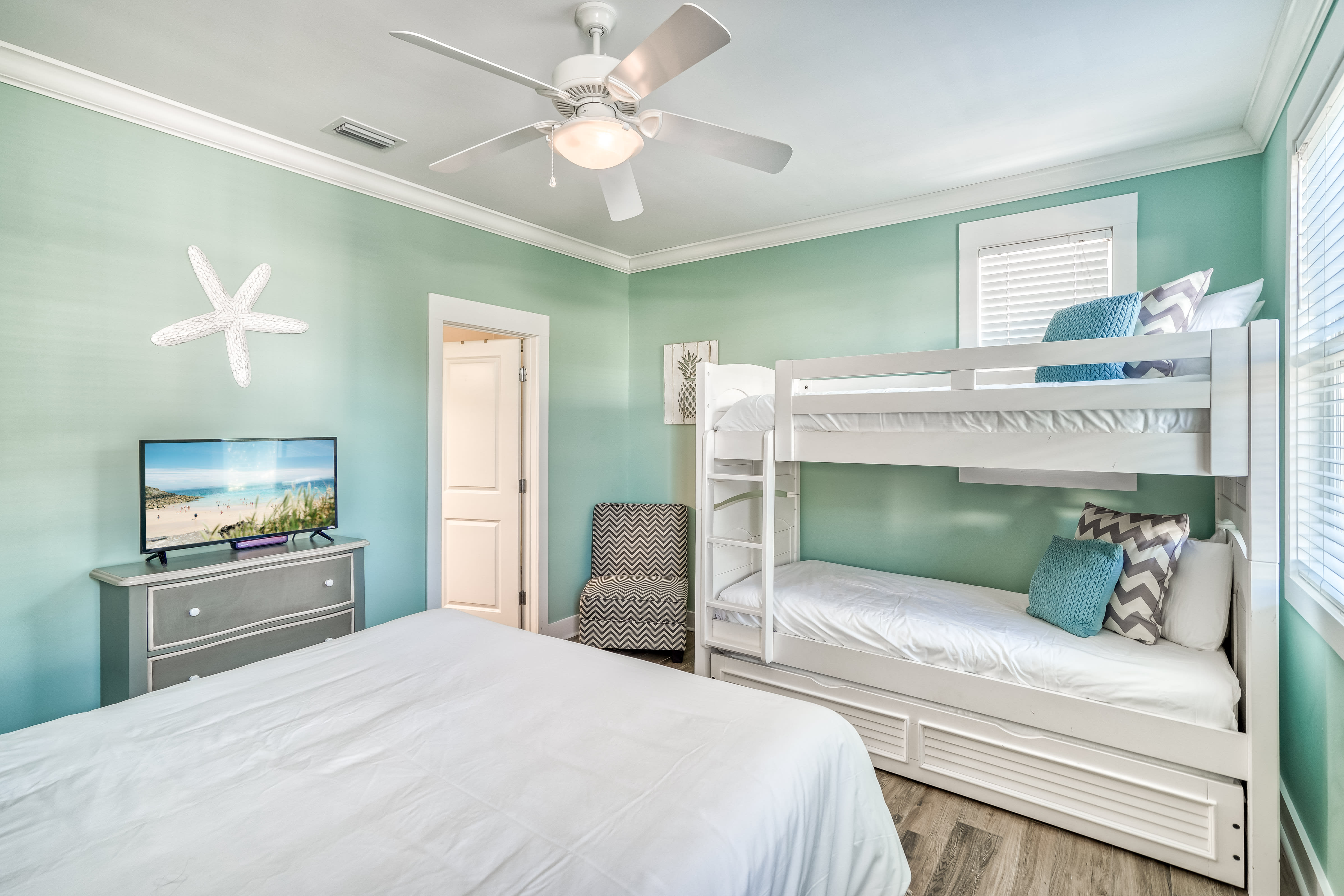 2nd Floor - Guest Bedroom - Queen Size Bed + Twin Bunks