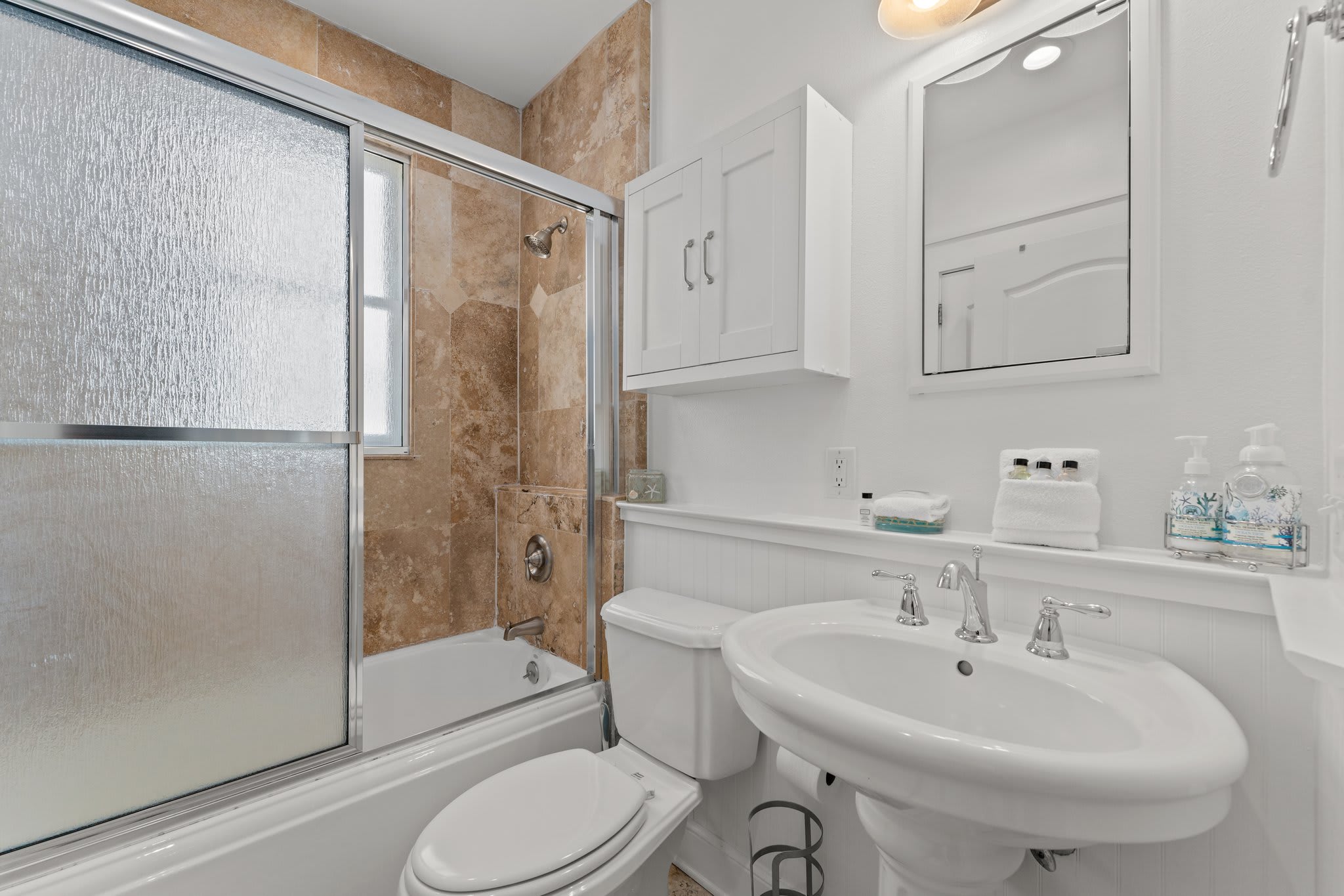1st Floor Guest Bathroom - Tub/Shower Combination