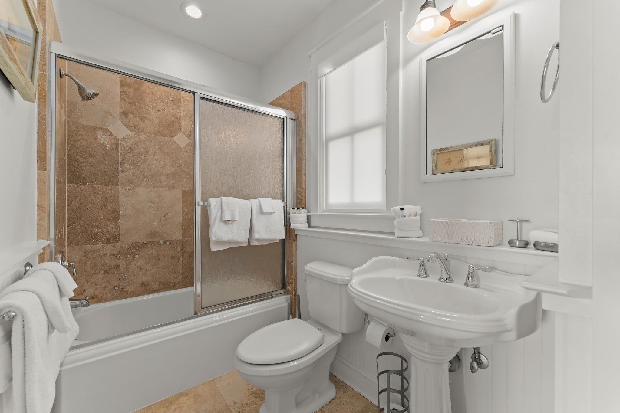 2nd Floor Guest Ensuite - Tub/Shower Combination