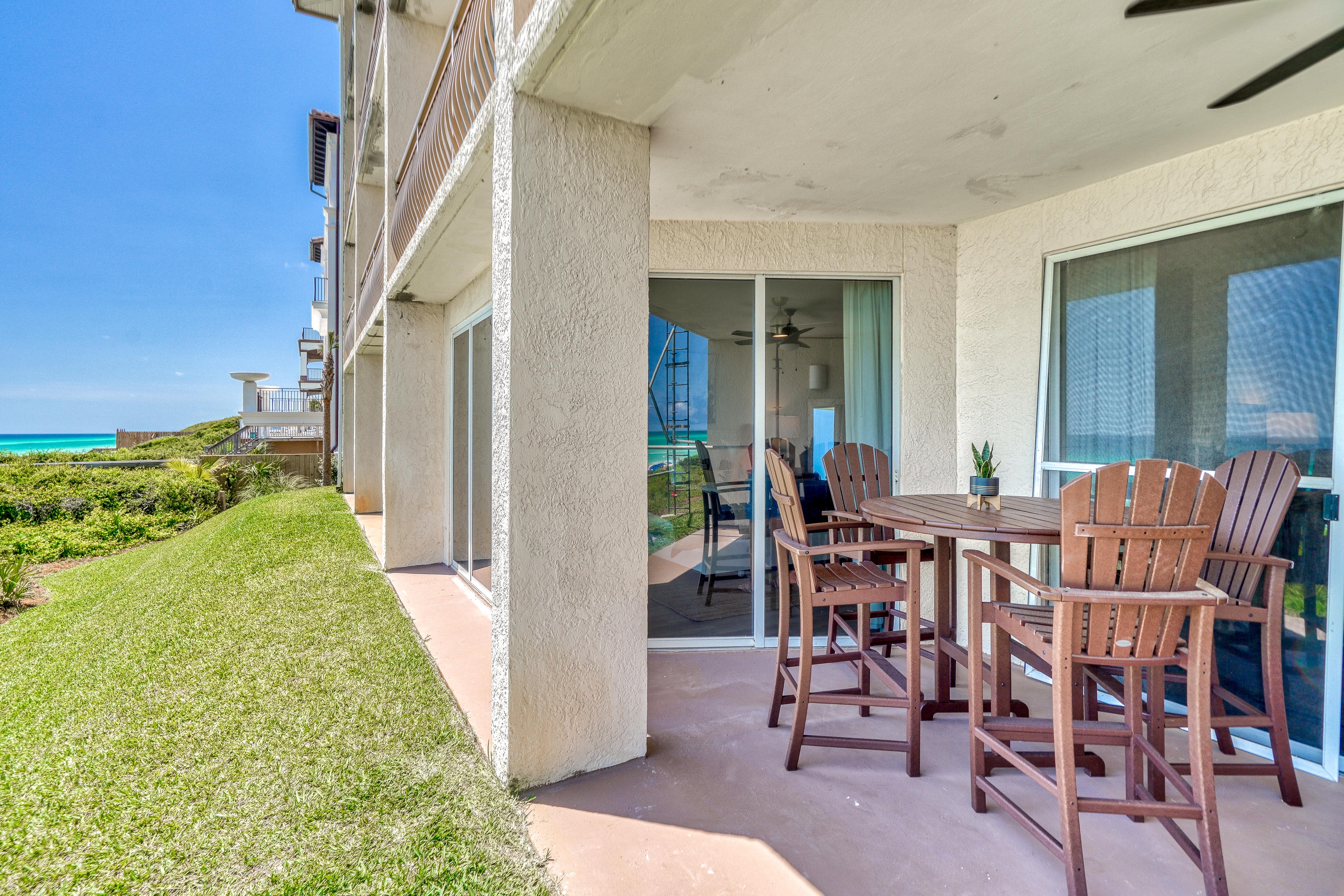 Enjoy Gulf-Front Al Fresco Dining for 4!