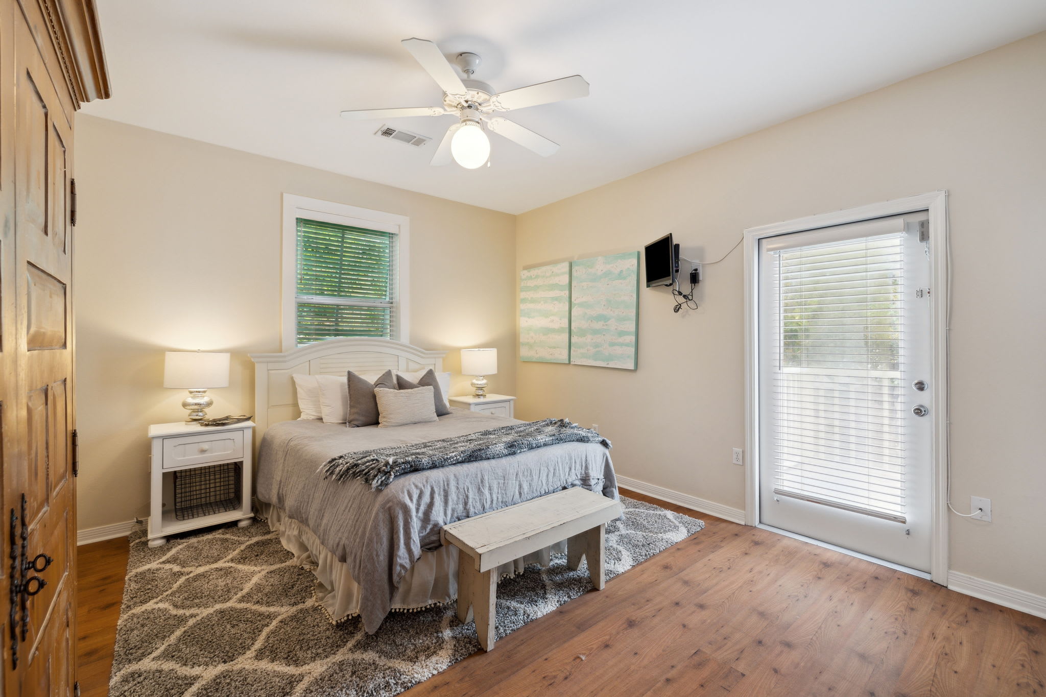 2nd Floor - Queen Guest Suite