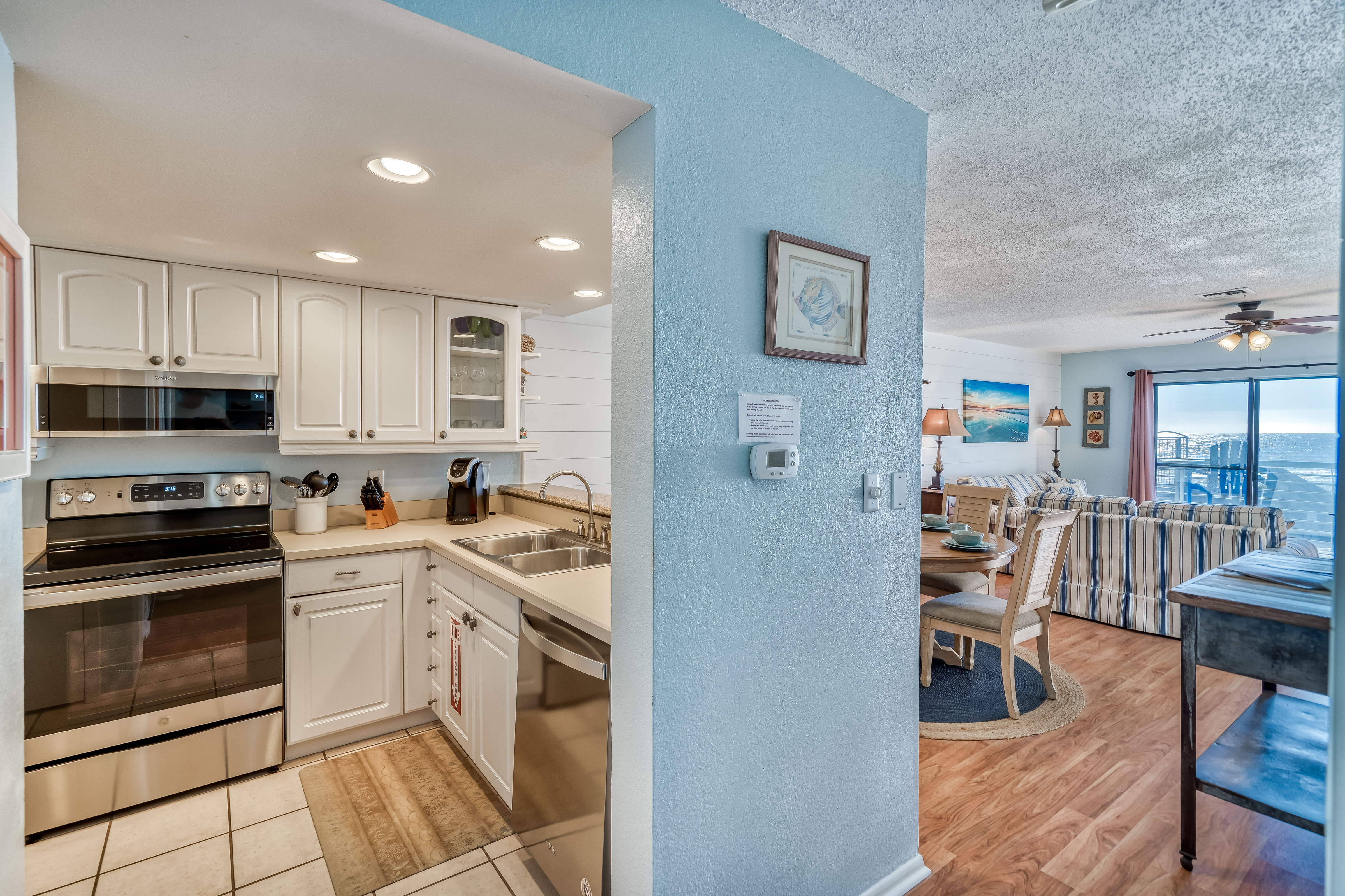 Cook with Ease in this Well Appointed Kitchen!