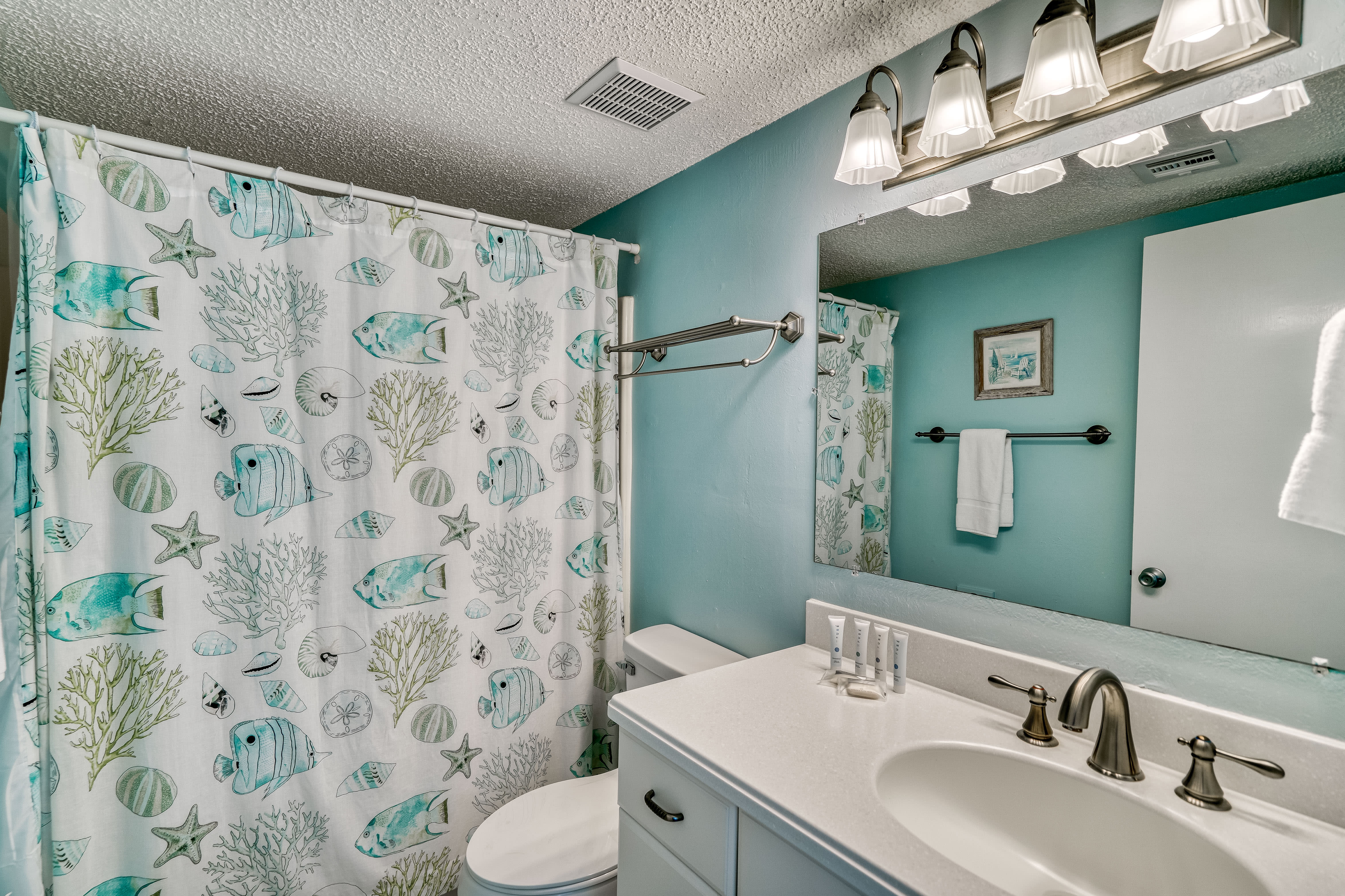 3rd Floor - Hall Guest Bathroom