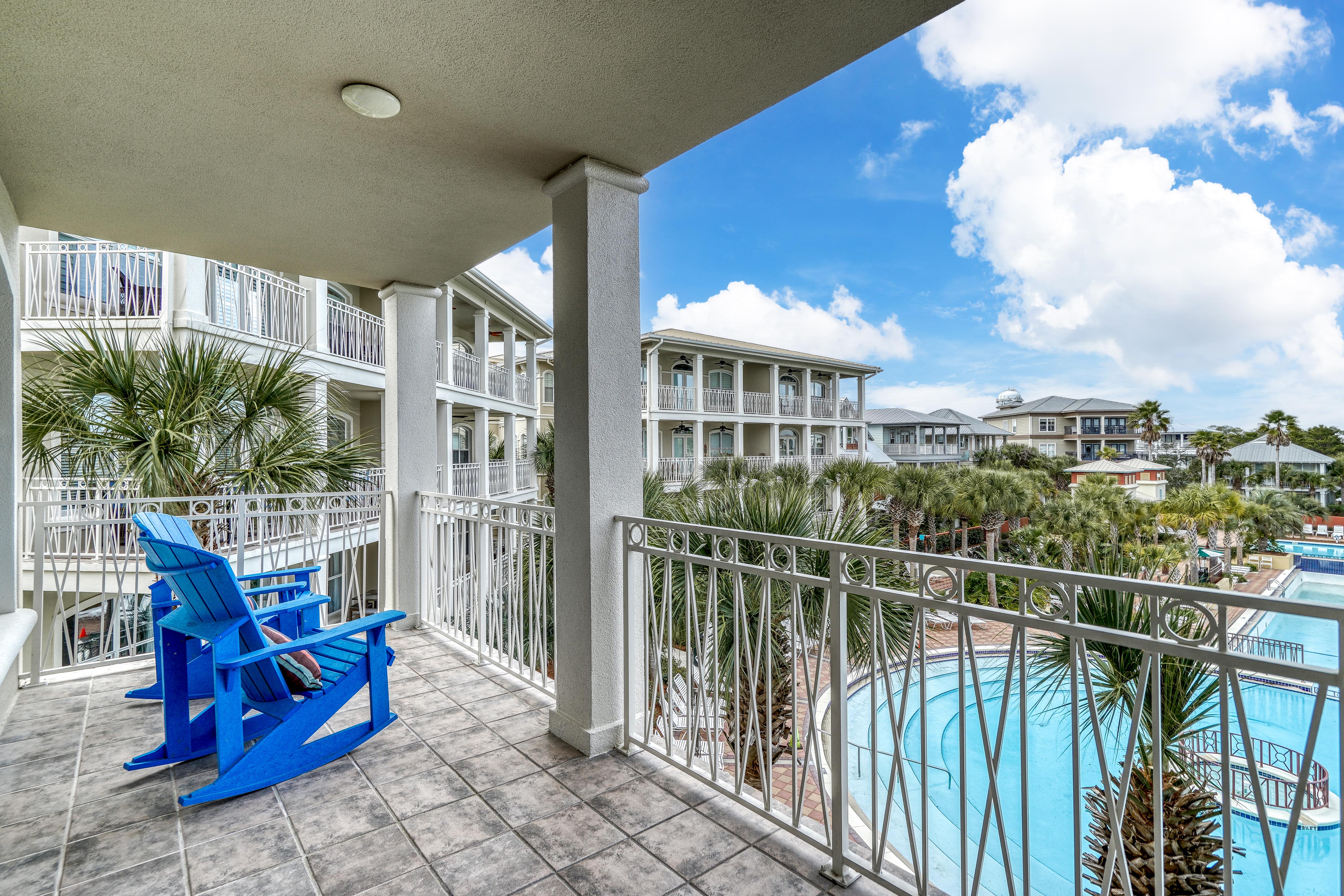3rd Floor Poolside Condo!