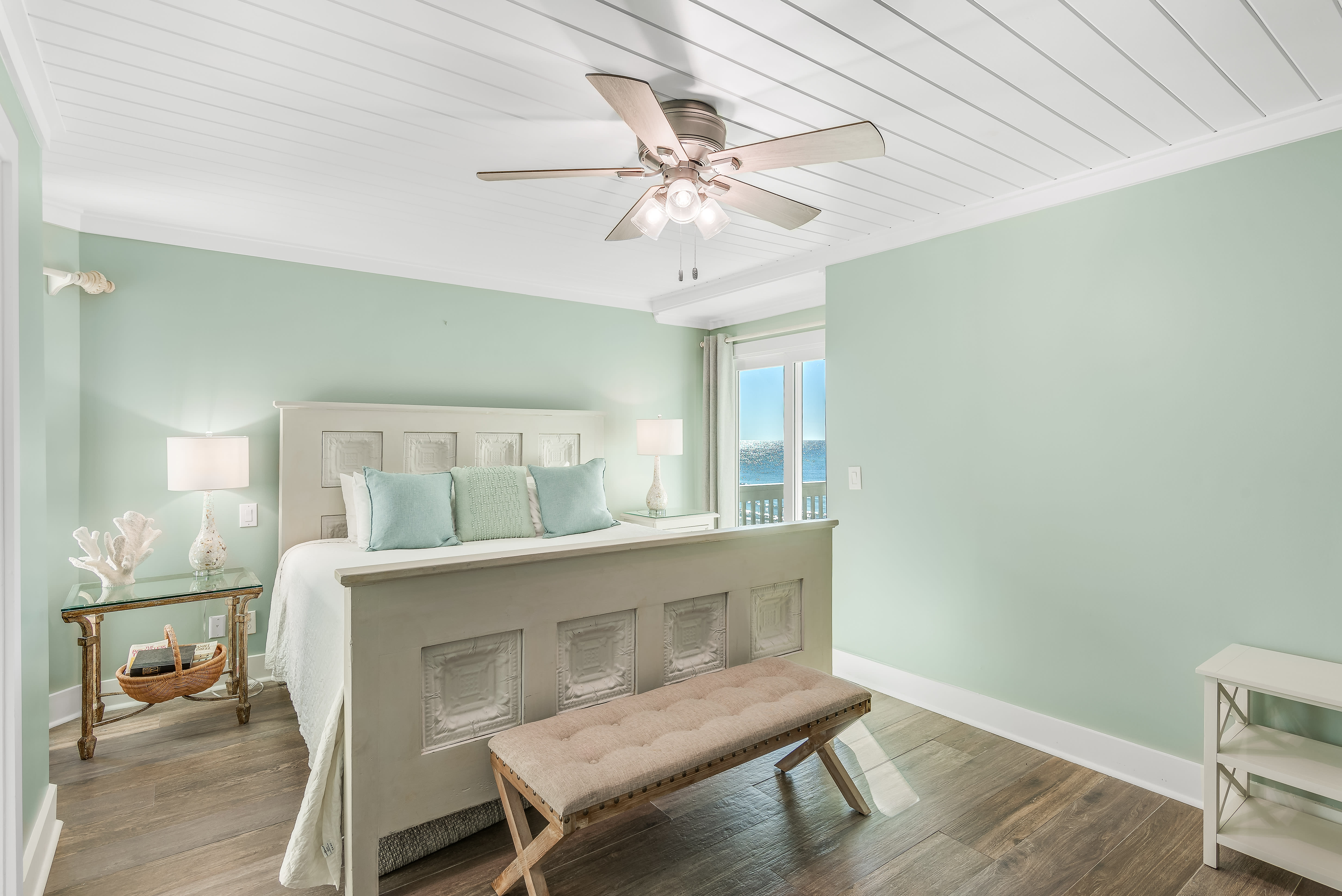 Primary Suite - King Size Bed