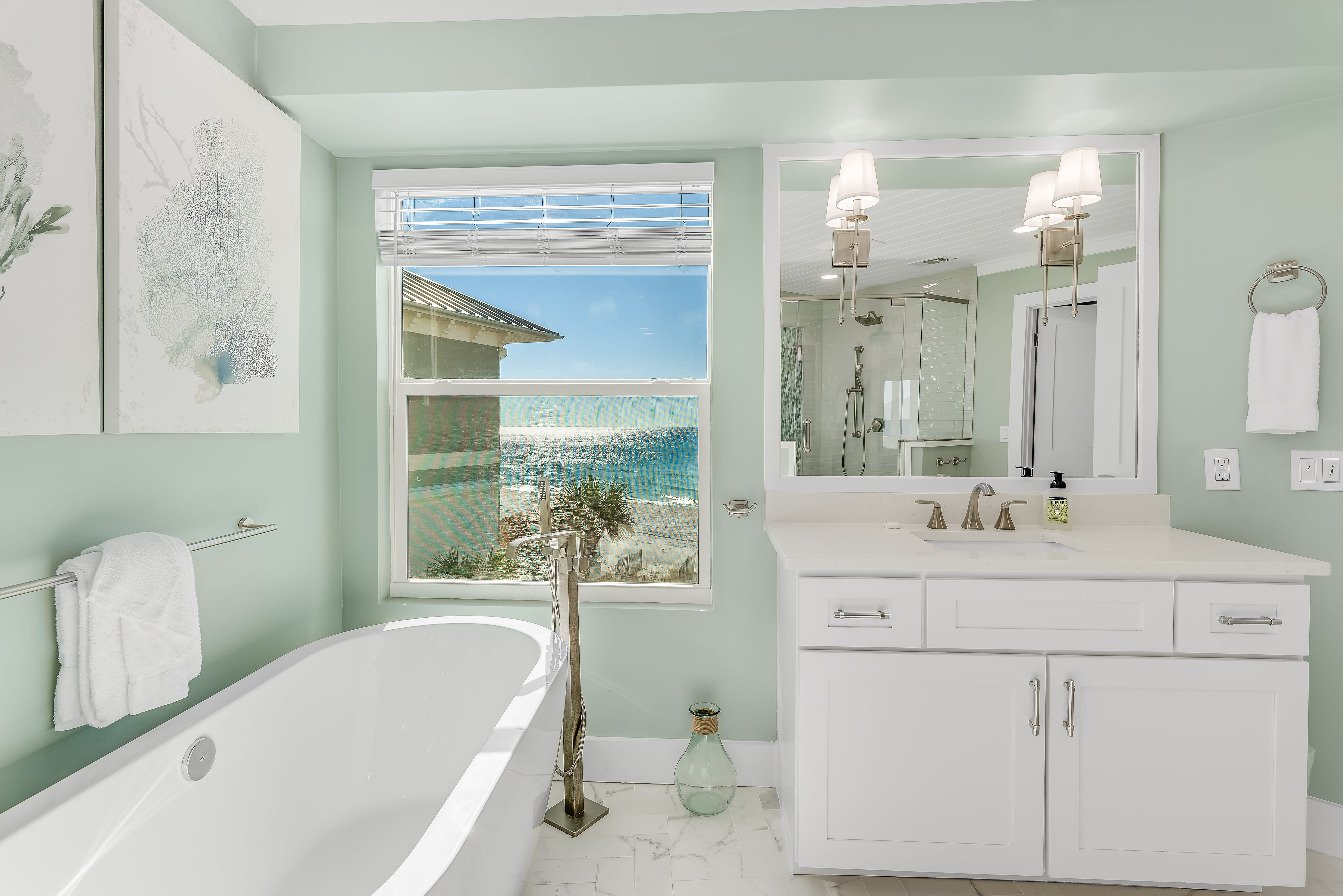 Primary Suite - Tub and Shower