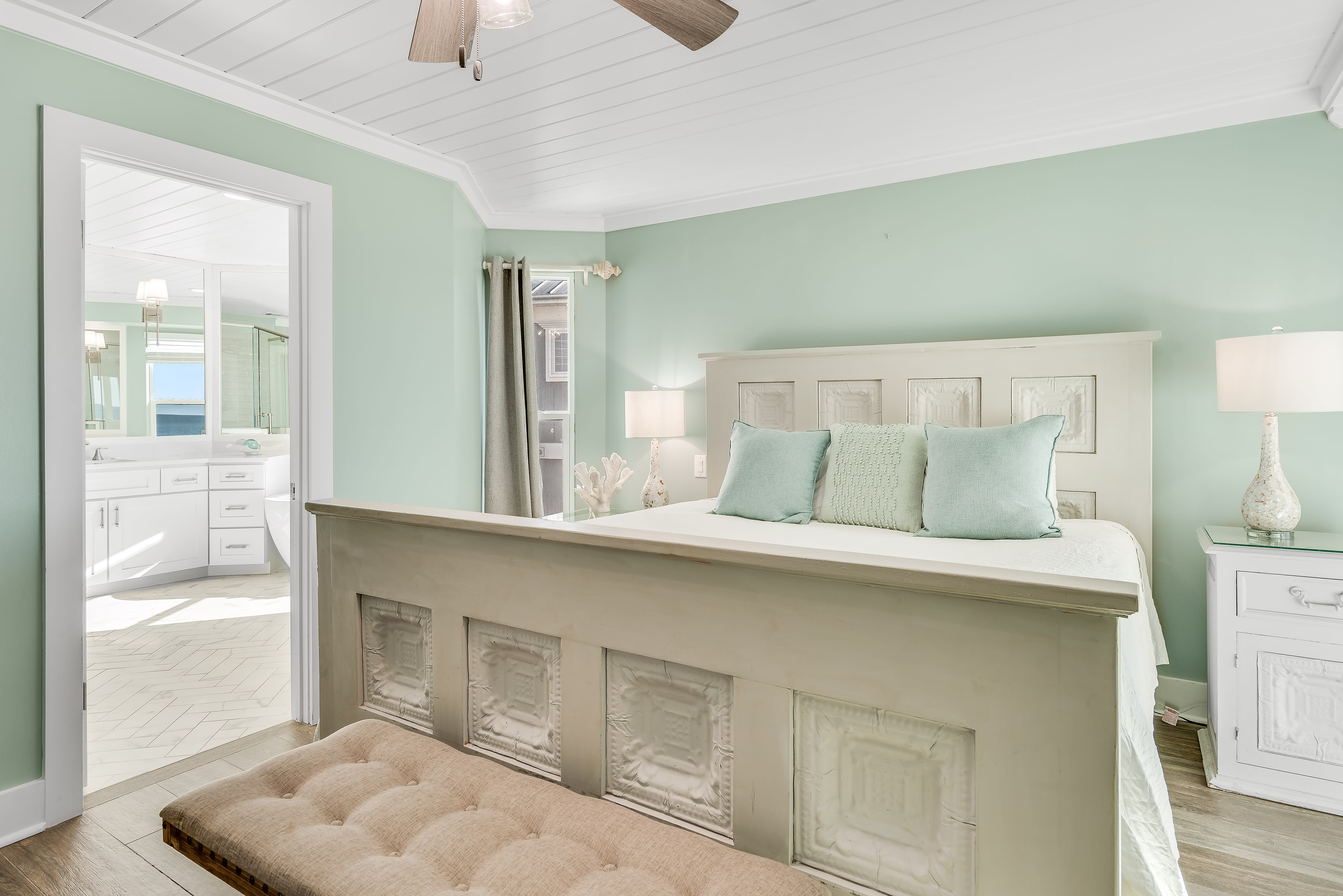 Primary Suite - King Size Bed