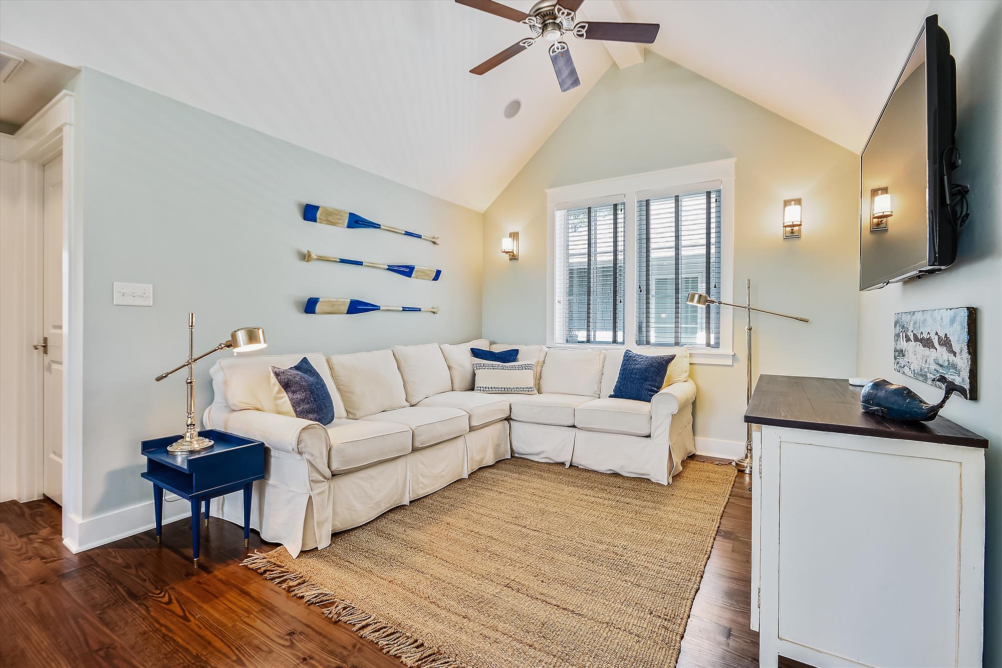 Spacious 2nd Floor Living Area