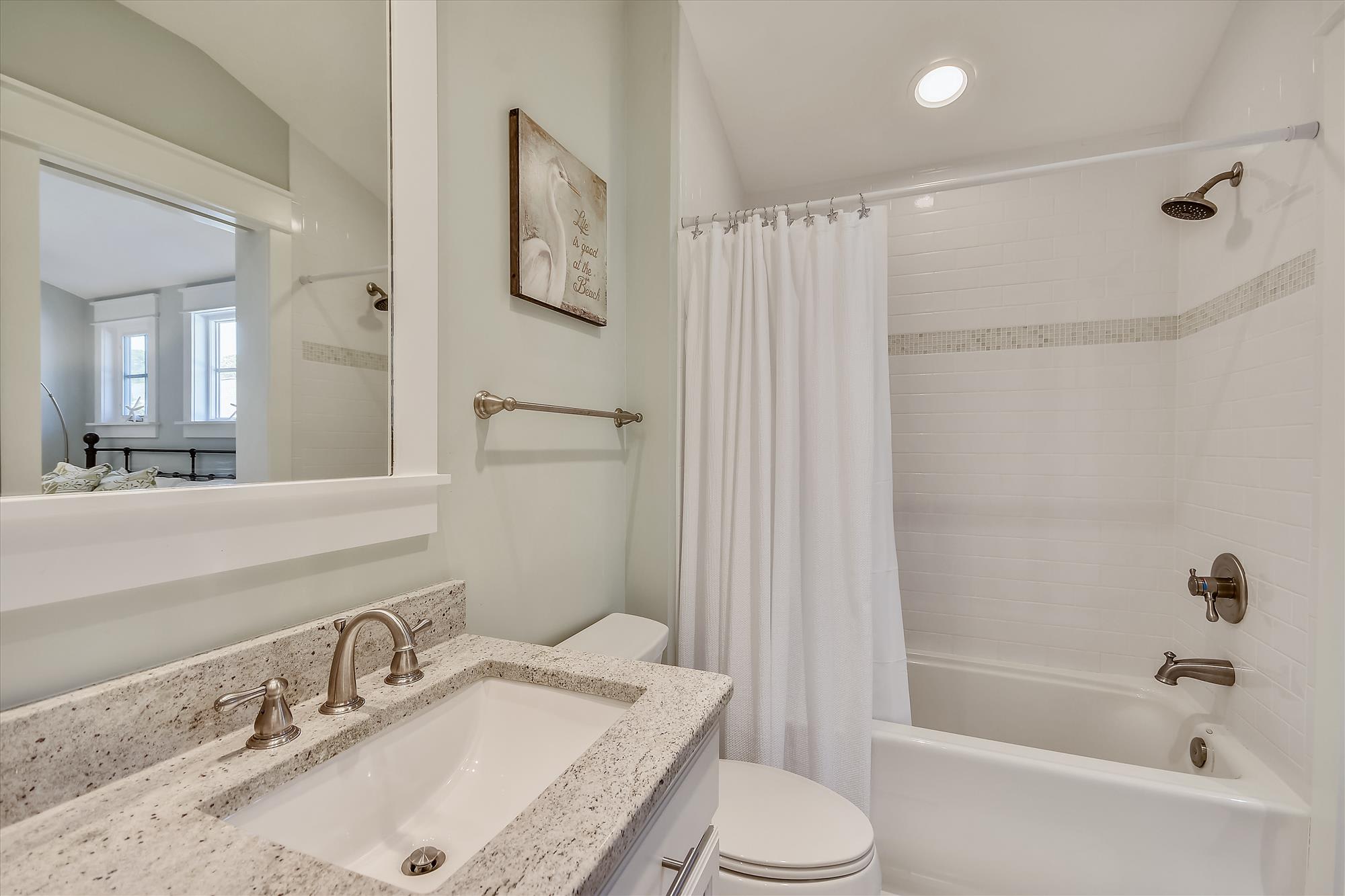 2F King Guest Room (L) En-Suite