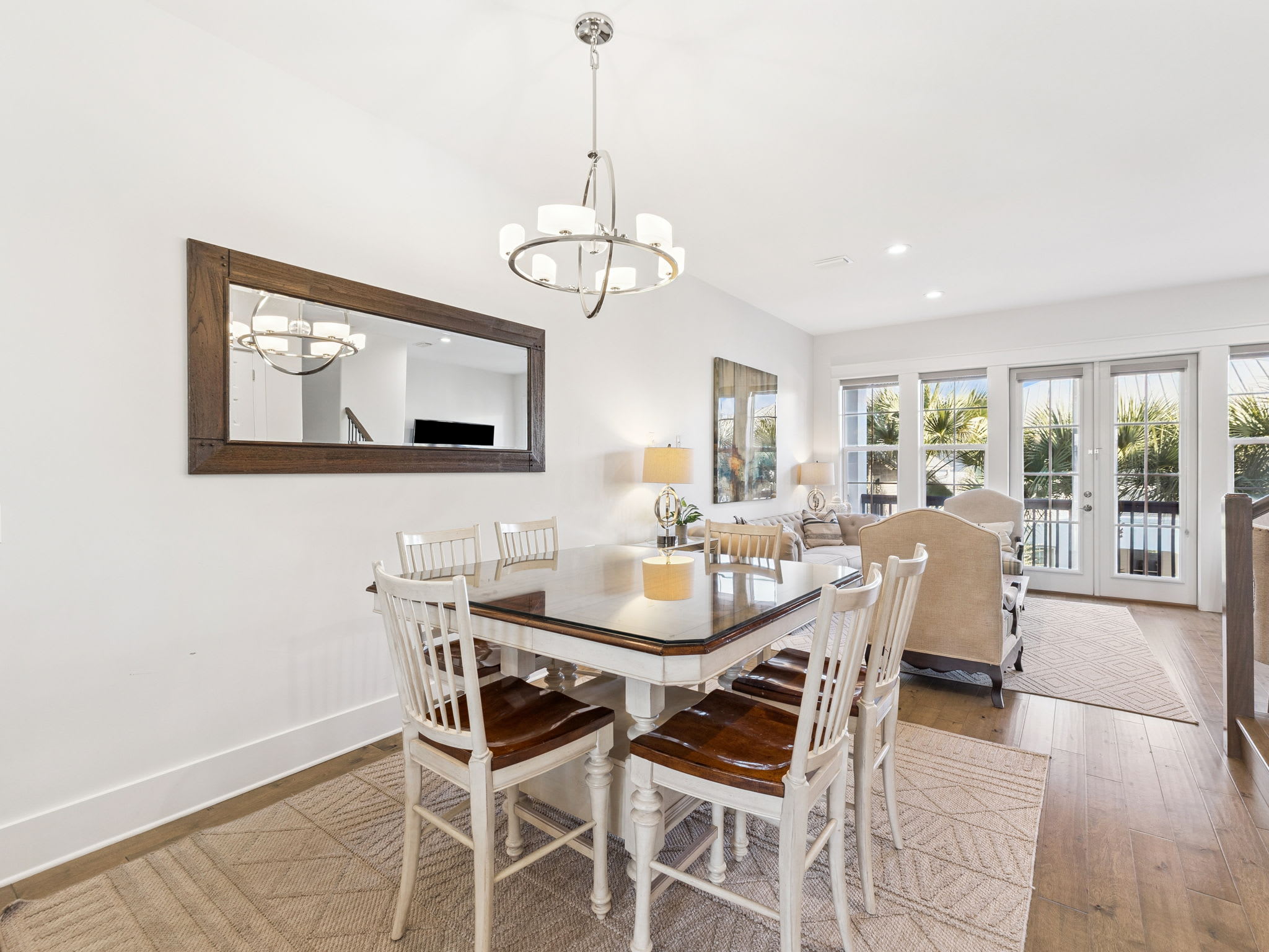 Spacious Dining Area with Seating for 6
