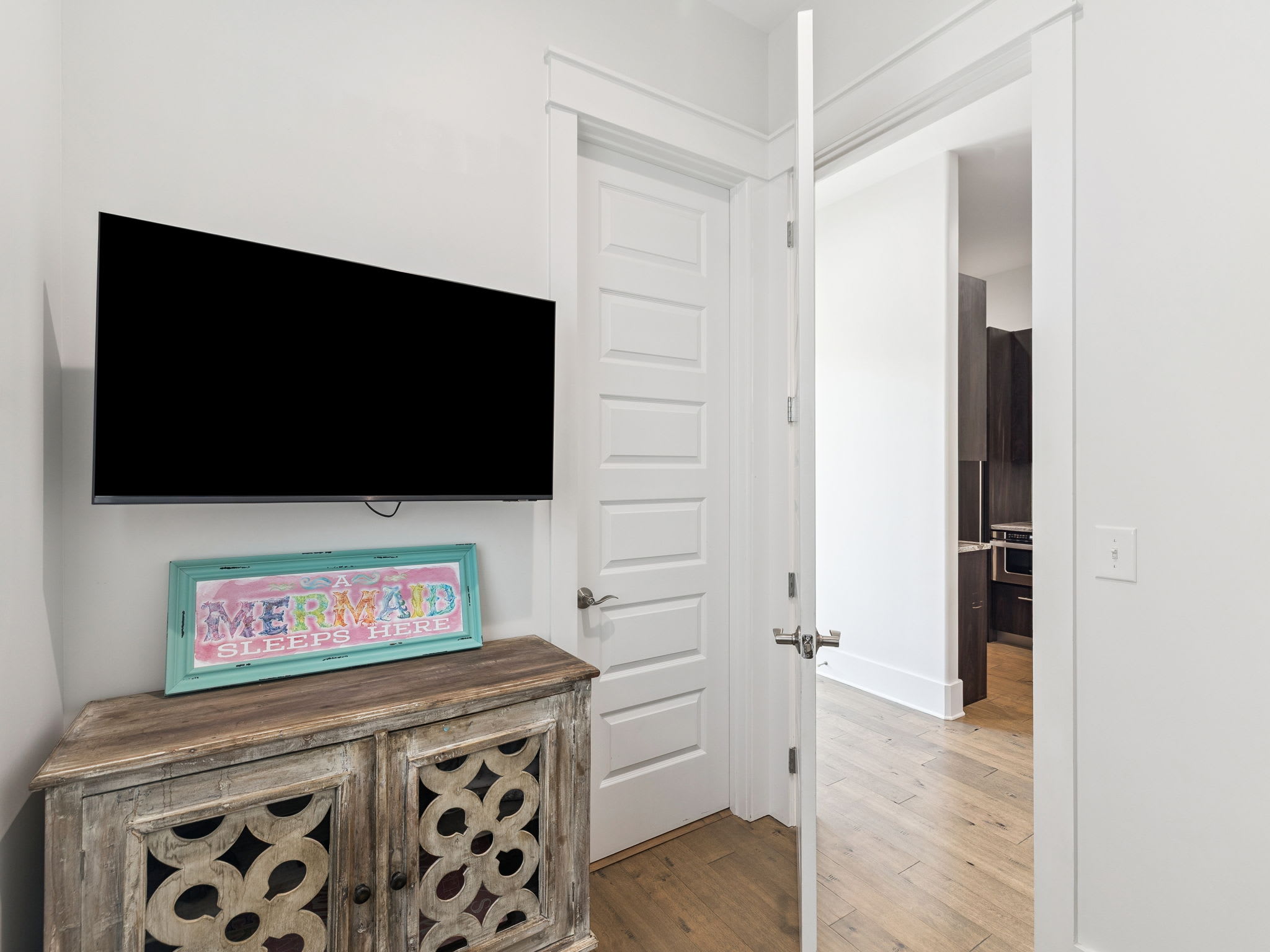 Bunk Room - Equipped with a Flat-Screen TV