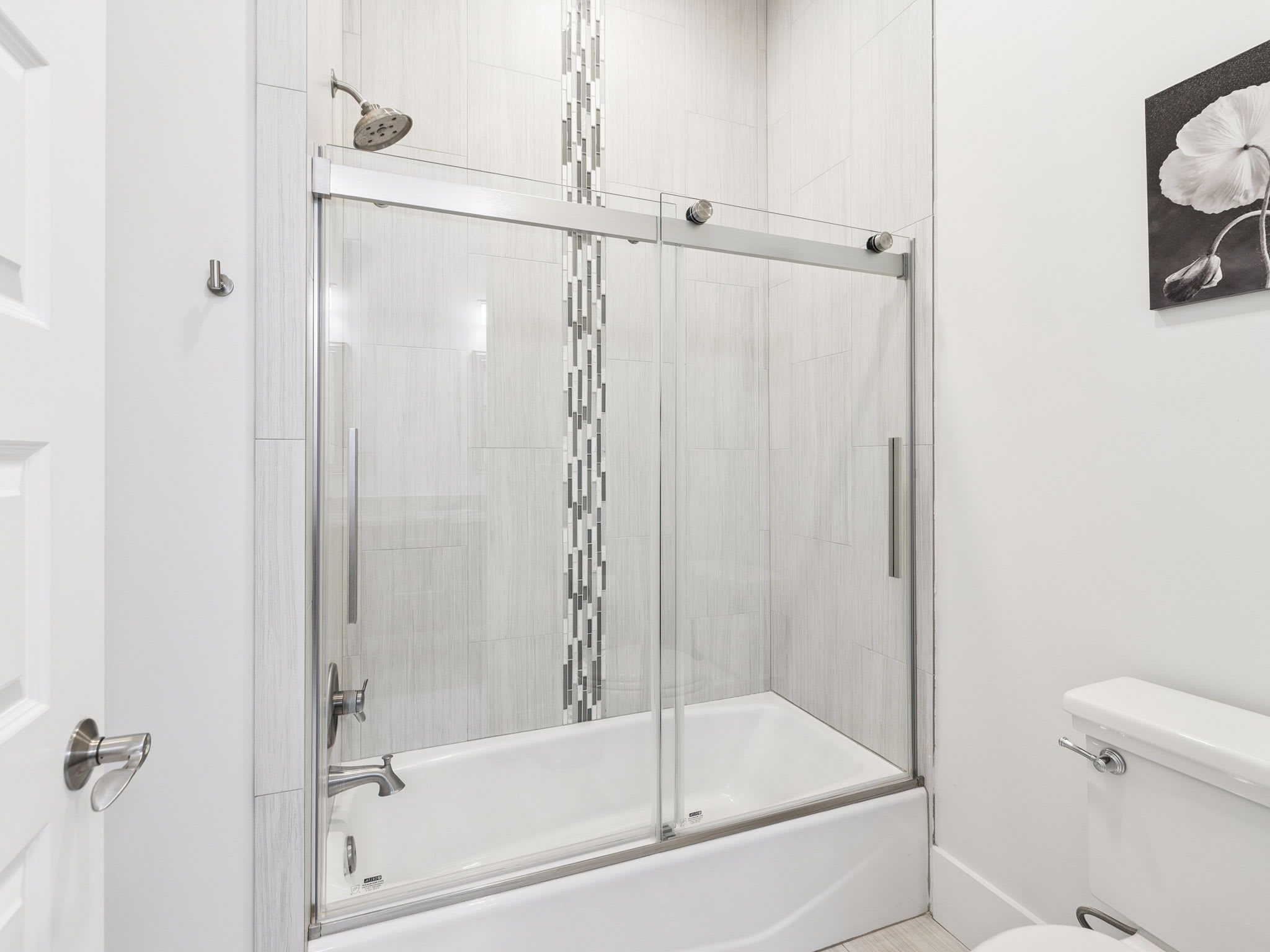 Shared Bathroom - Shower/Tub Combo