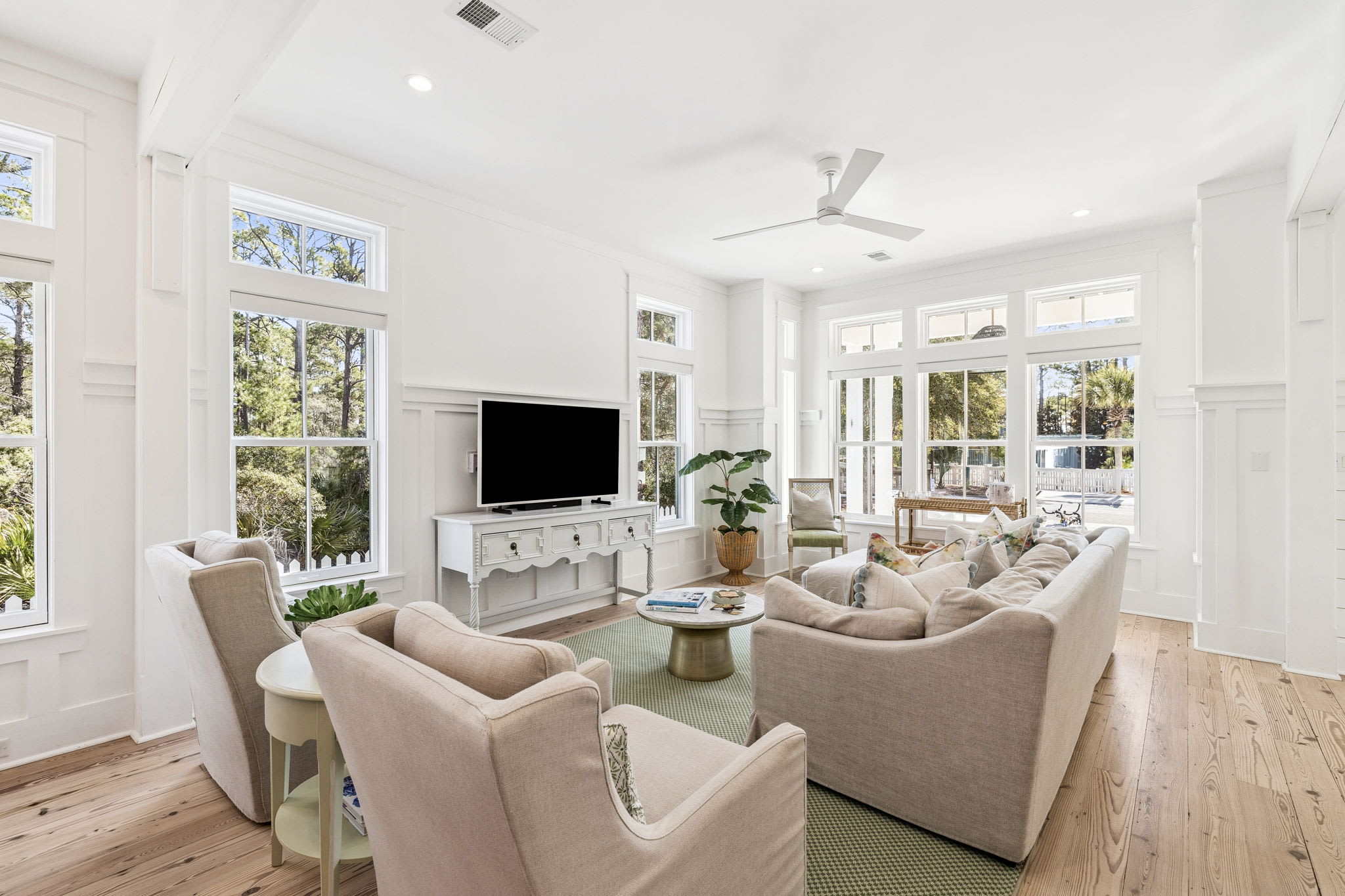 Bright & Airy Living Area with Ample Seating
