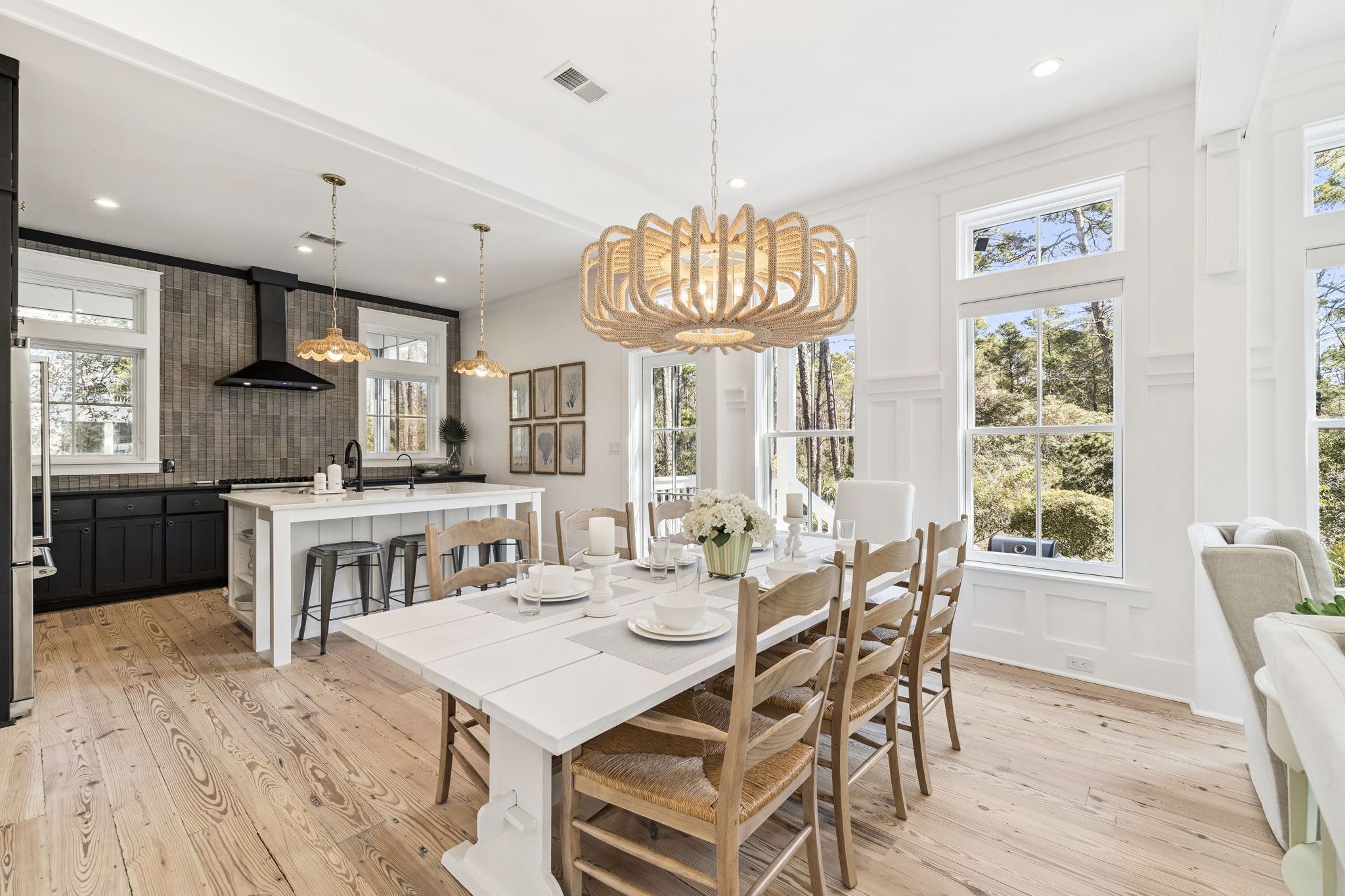 Dining Area with Seating for 7 - Perfect for Gourmet Dinners
