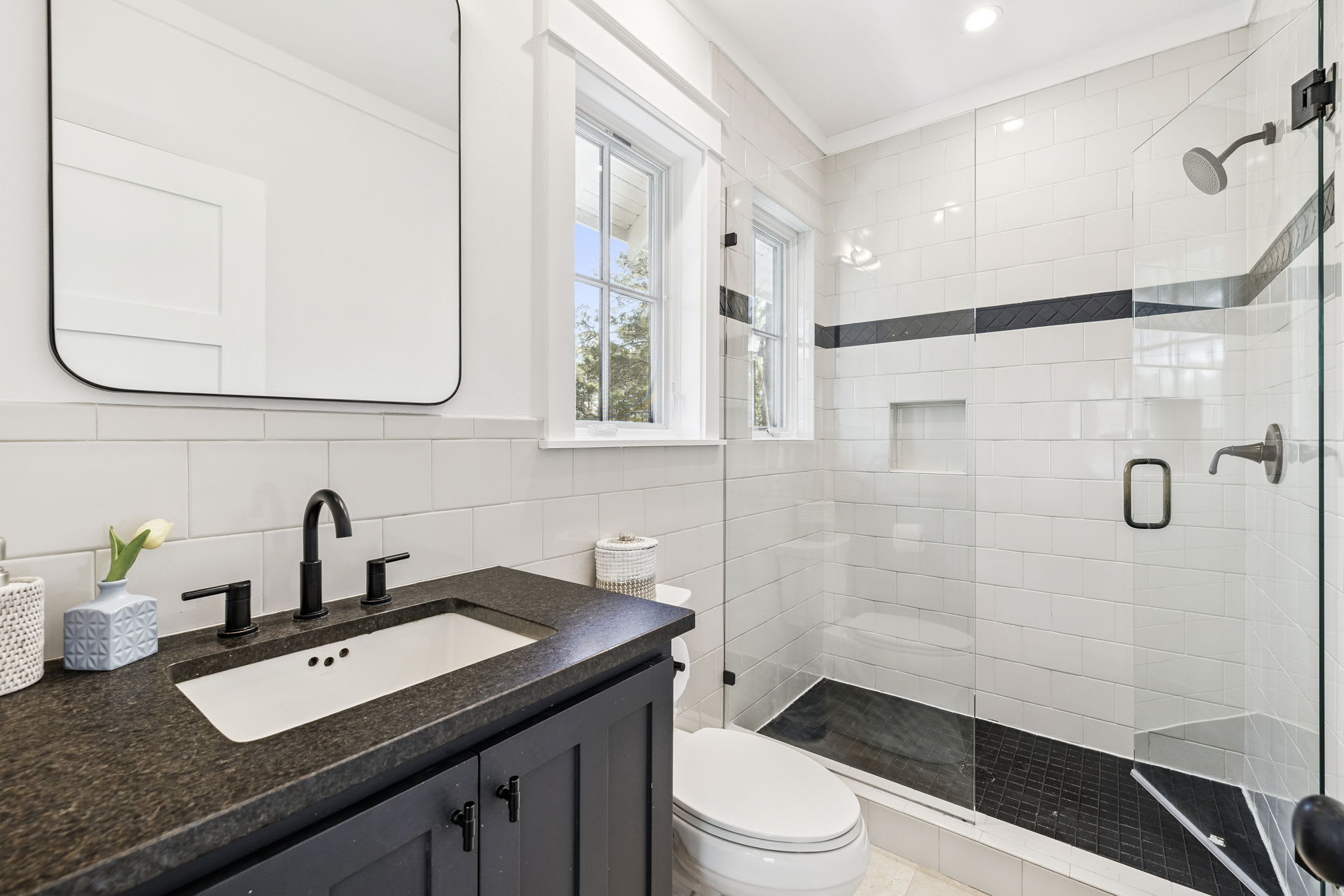 Queen Guest En-Suite - Single Vanity + Walk-In Shower