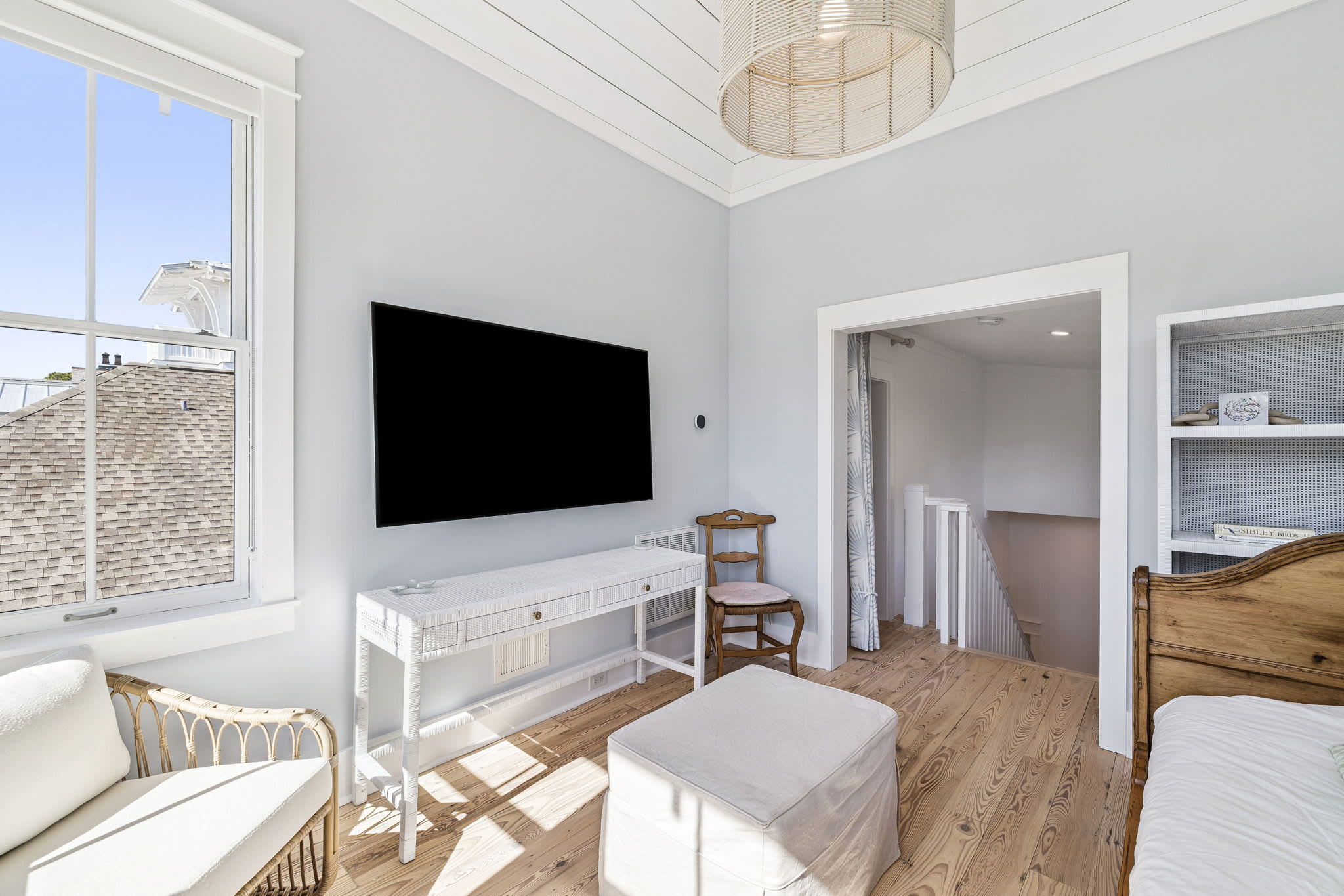 Enjoy Your Favorite Movies on the Flat-Screen TV