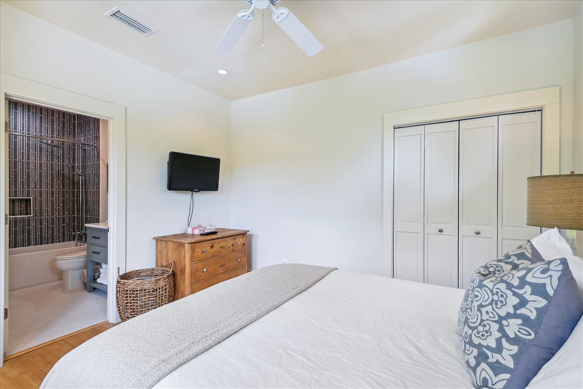 2nd Floor - Guest Bedroom - Private En Suite