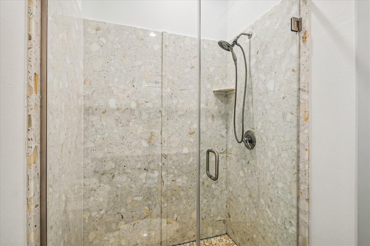 Bunk Room En-Suite - Walk-In Shower