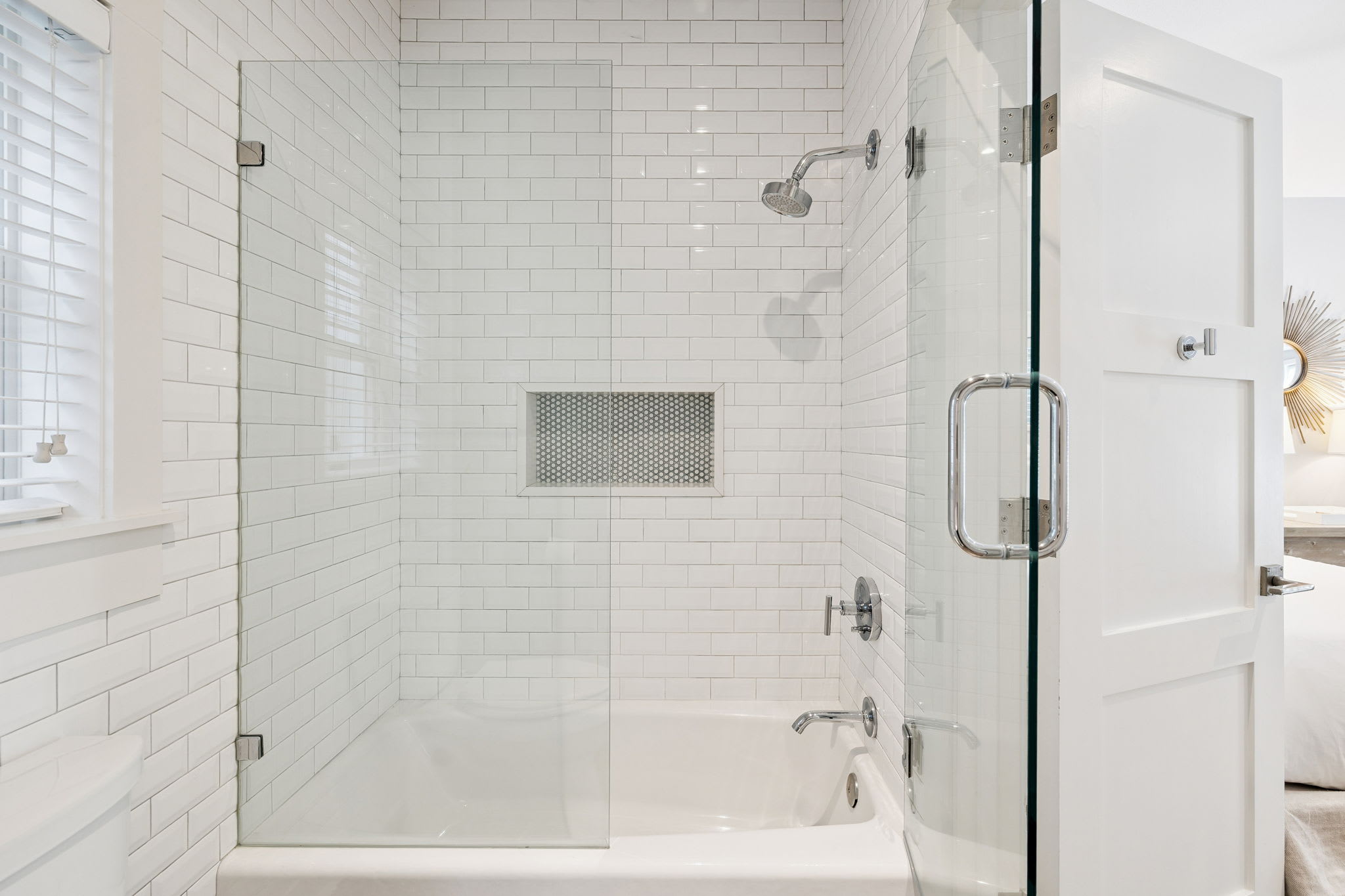 Queen Guest Suite - Shower/Tub Combo + Hallway Access