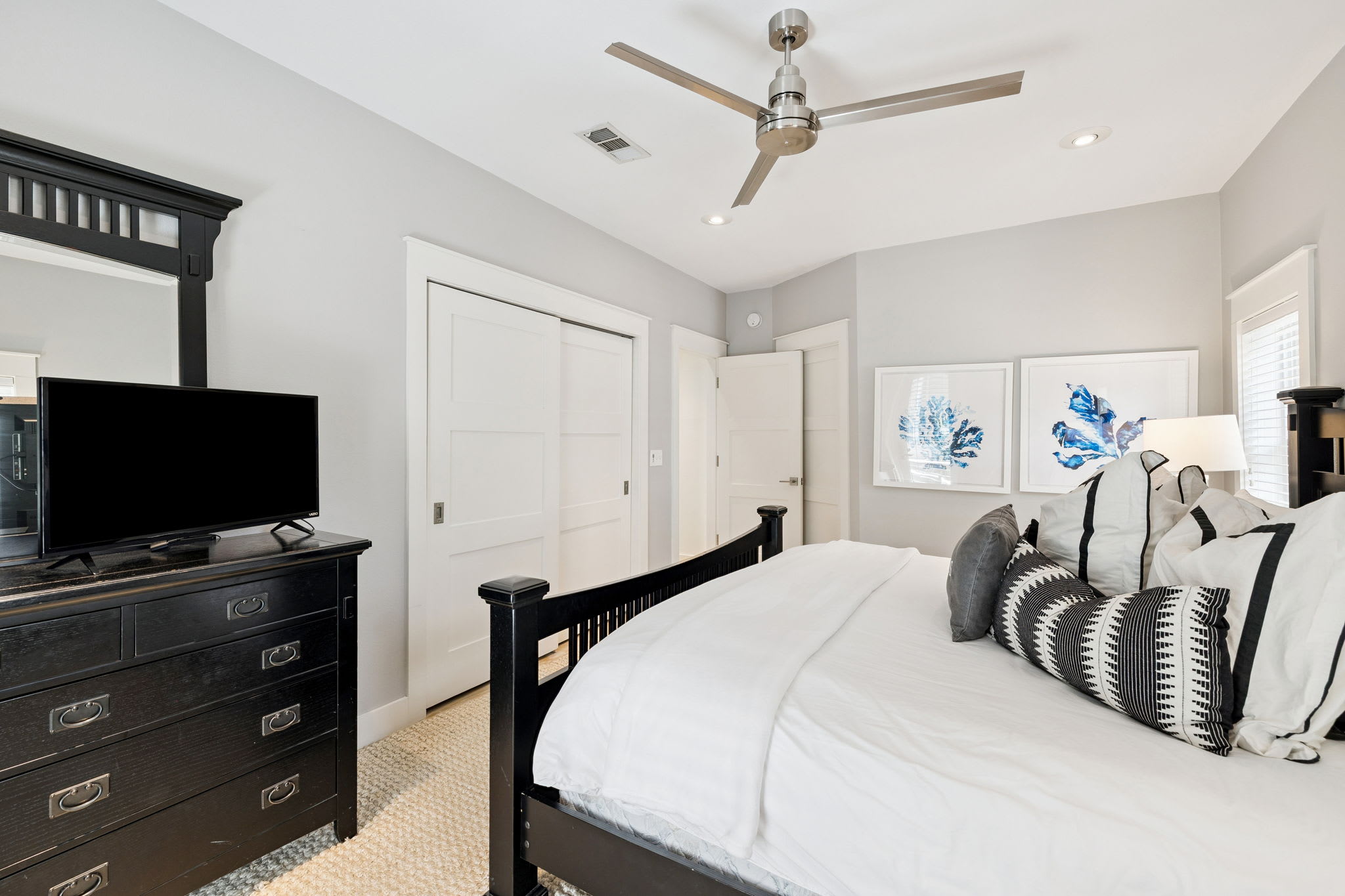 King Guest Suite - Balcony Access & Flat-Screen TV