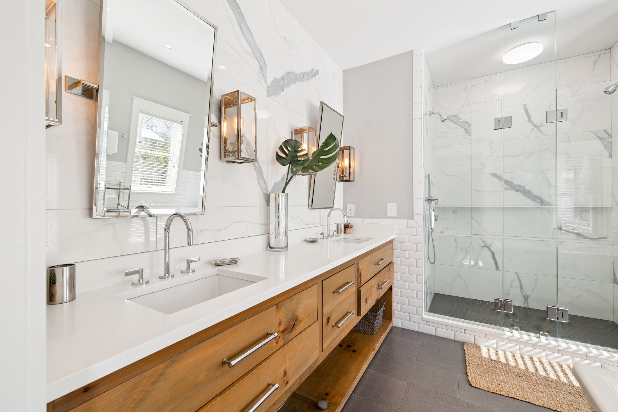 Primary King En-Suite - Dual Vanities