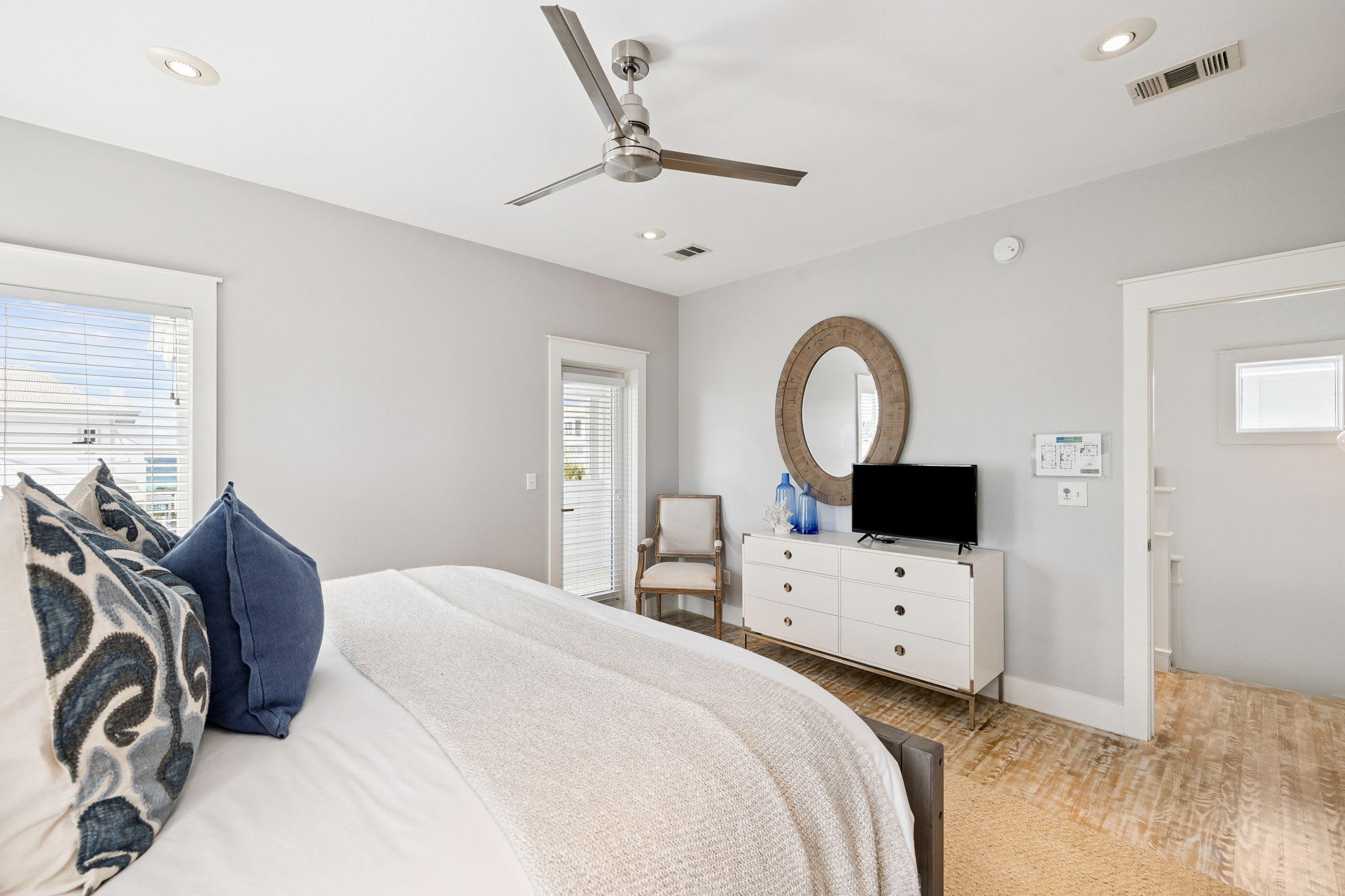 Primary King Suite - Balcony Access & Flat-Screen TV