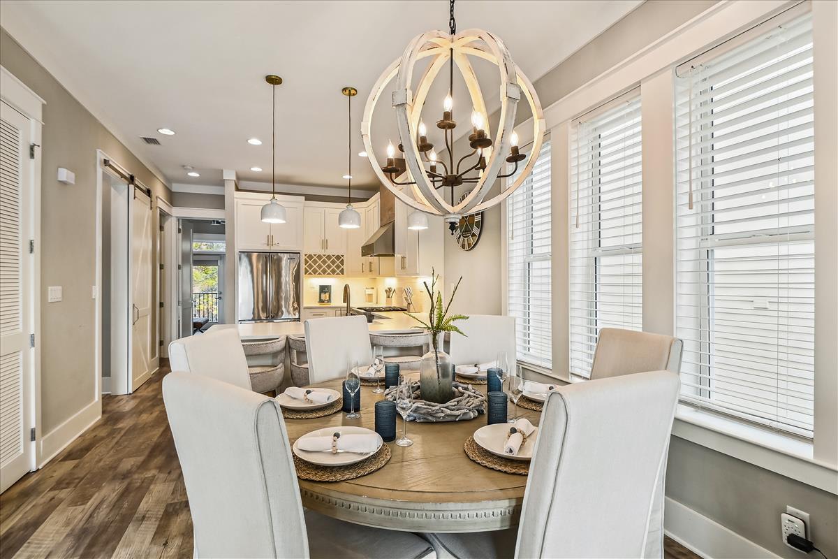 Dining Area - Seating for 6!