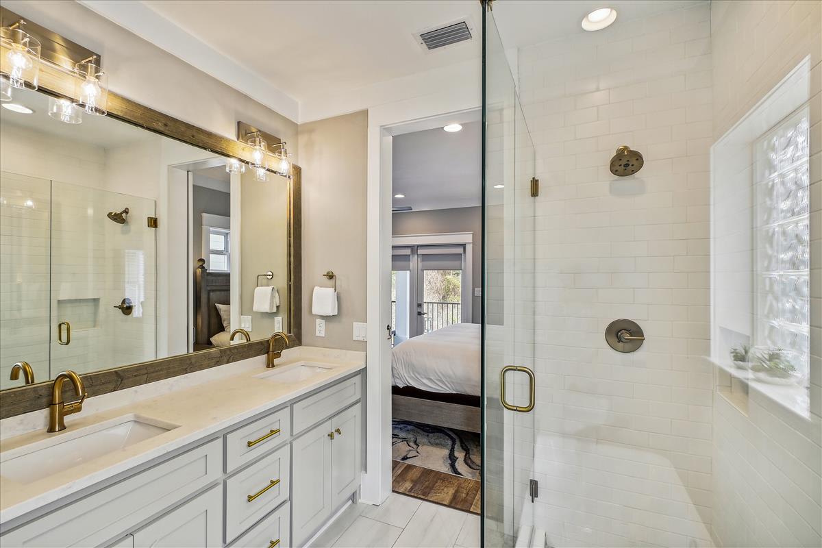 2nd Floor- Primary King En-Suite