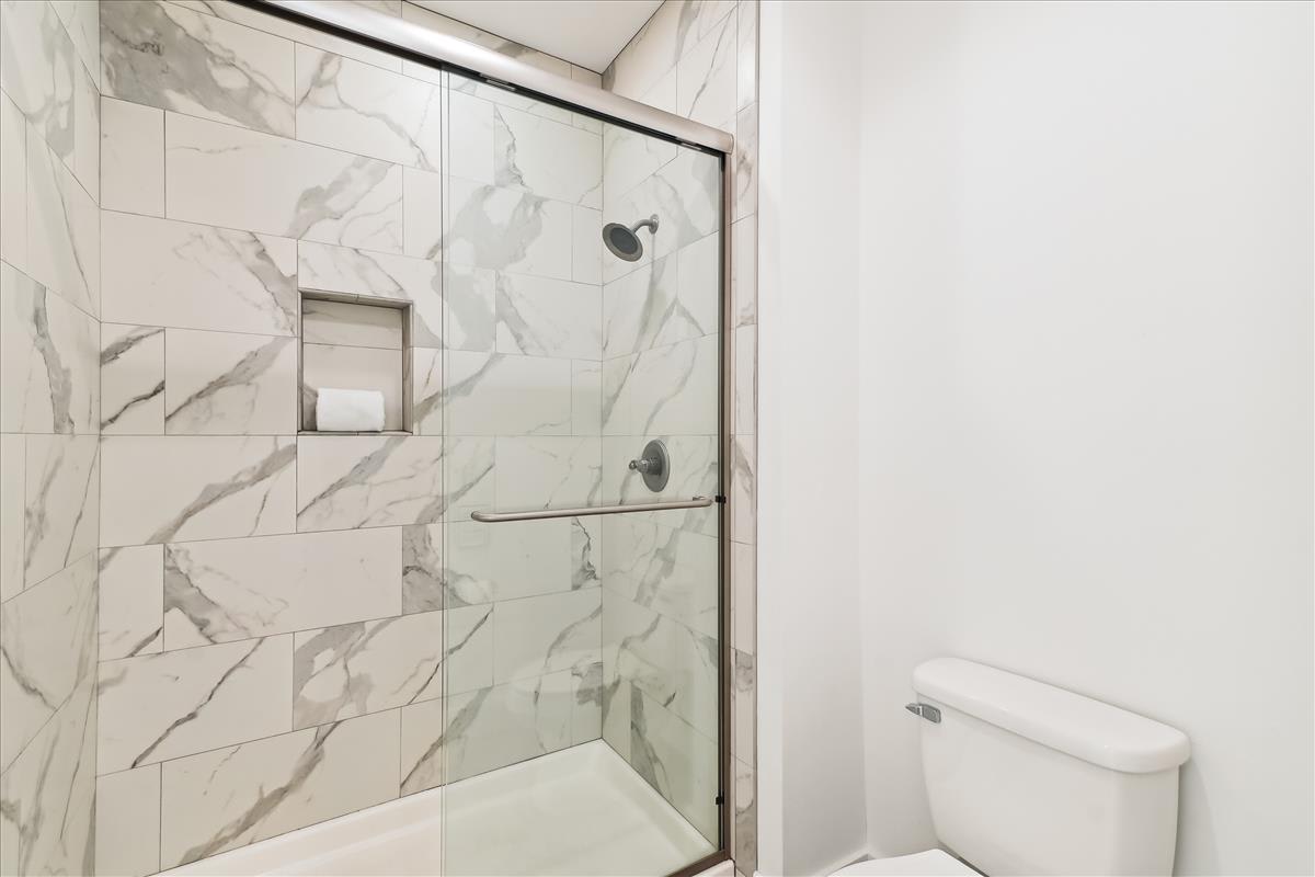 King Guest En-Suite - Walk-In Shower