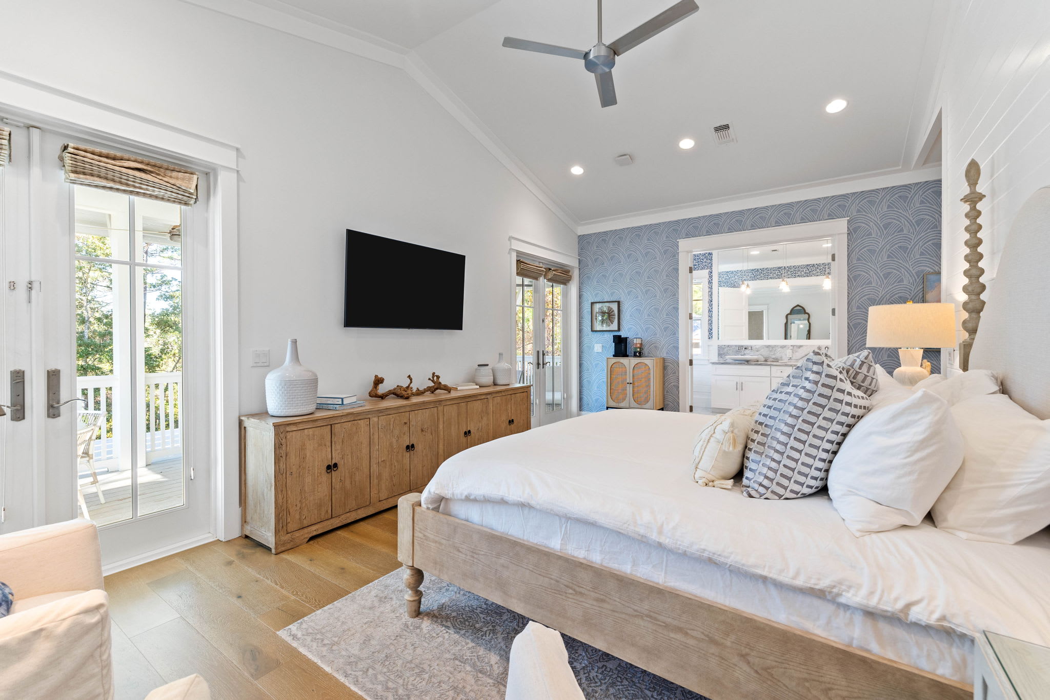 2nd Floor - Primary Suite - King Size Bed