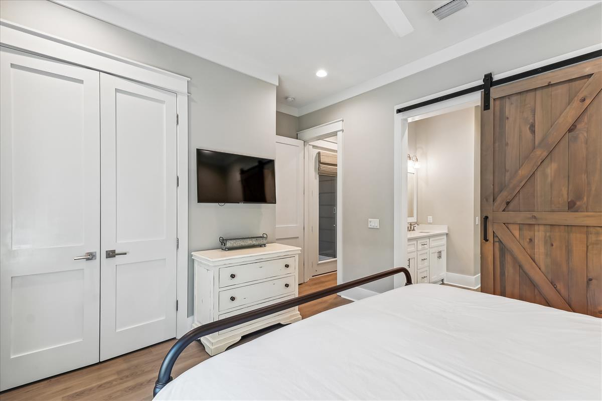 King Guest Suite - Equipped with a Flat-Screen TV